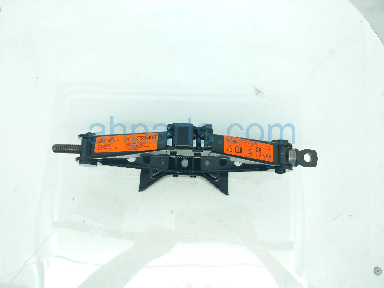 $35 Nissan TIRE LIFT/SCISSOR JACK ONLY $35 Nissan TIRE LIFT/SCISSOR JACK ONLY