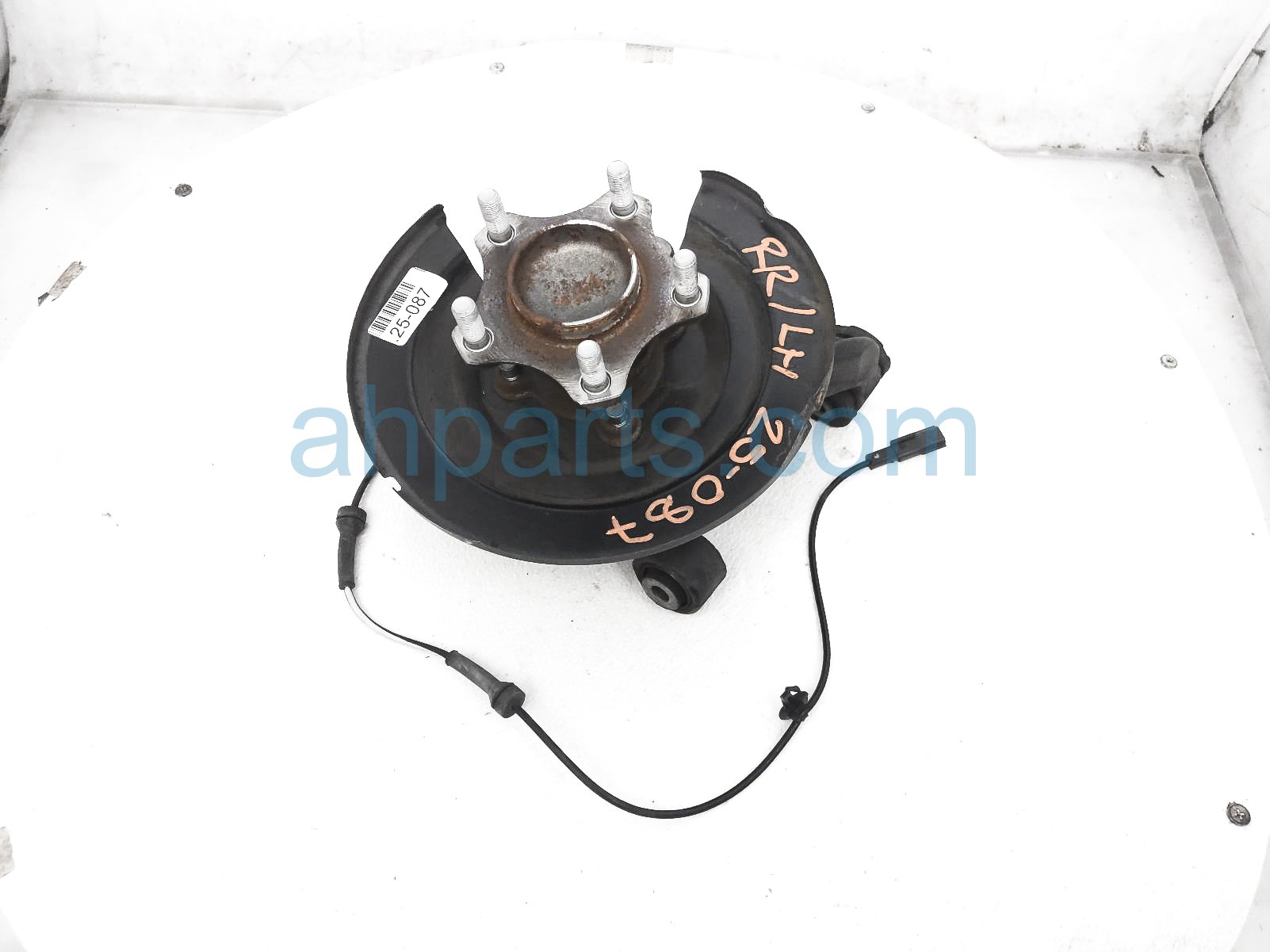 $99 Nissan RR/LH SPINDLE KNUCKLE HUB