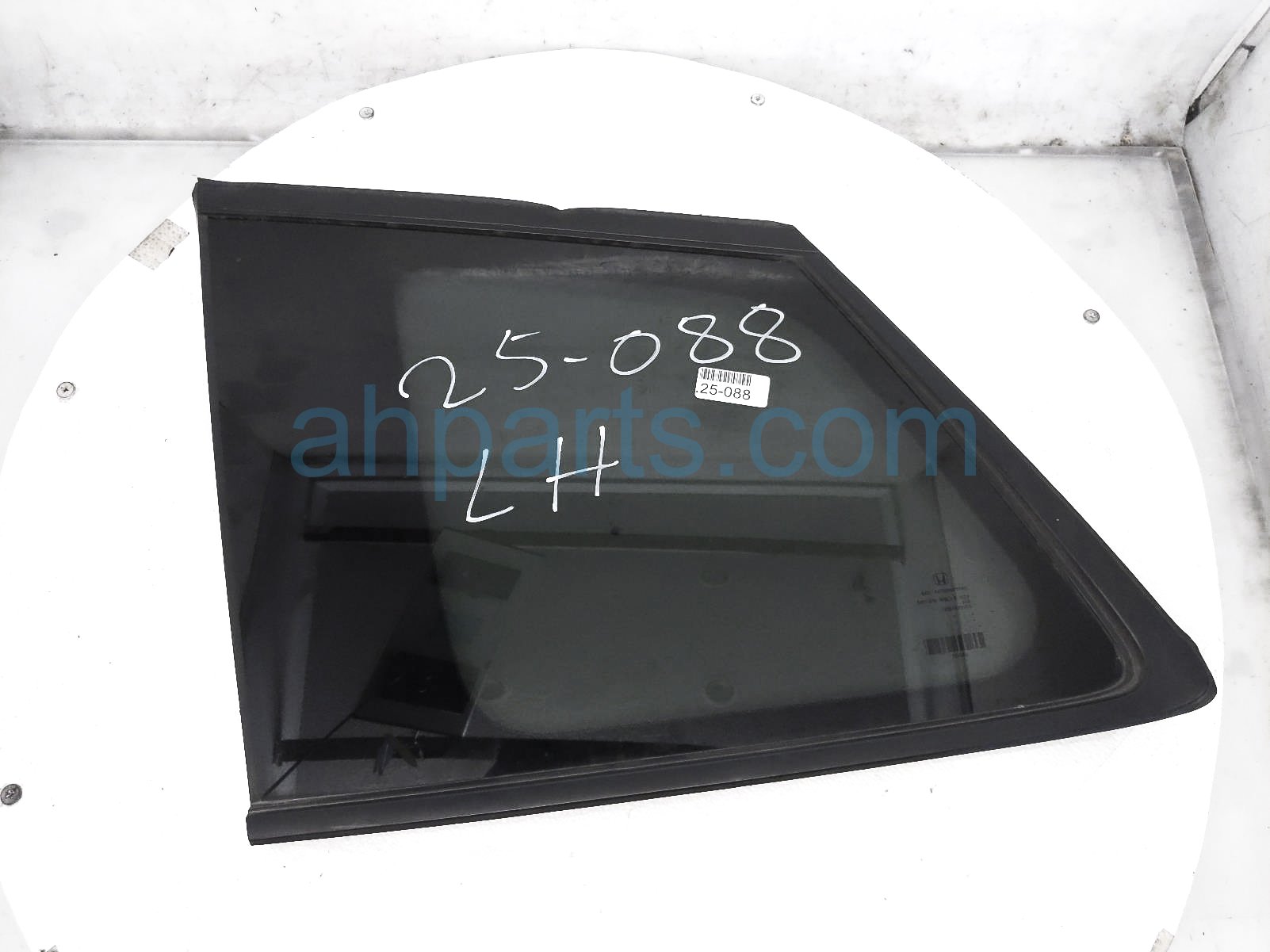 $200 Honda LH QUARTER WINDOW GLASS $200 Honda LH QUARTER WINDOW GLASS