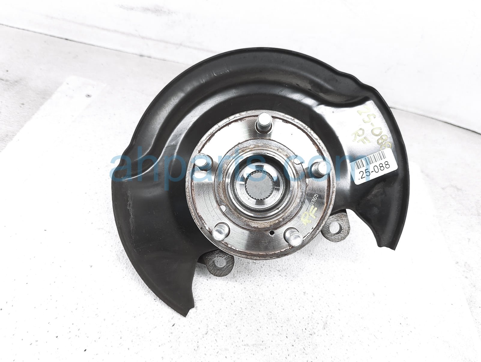 $175 Honda FR/RH SPINDLE KNUCKLE HUB