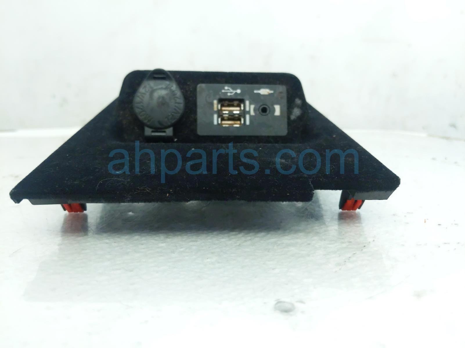 Sold 2020 Lexus Nx300 Power Port W/usb Assy W/trim - Blk 86190-24030