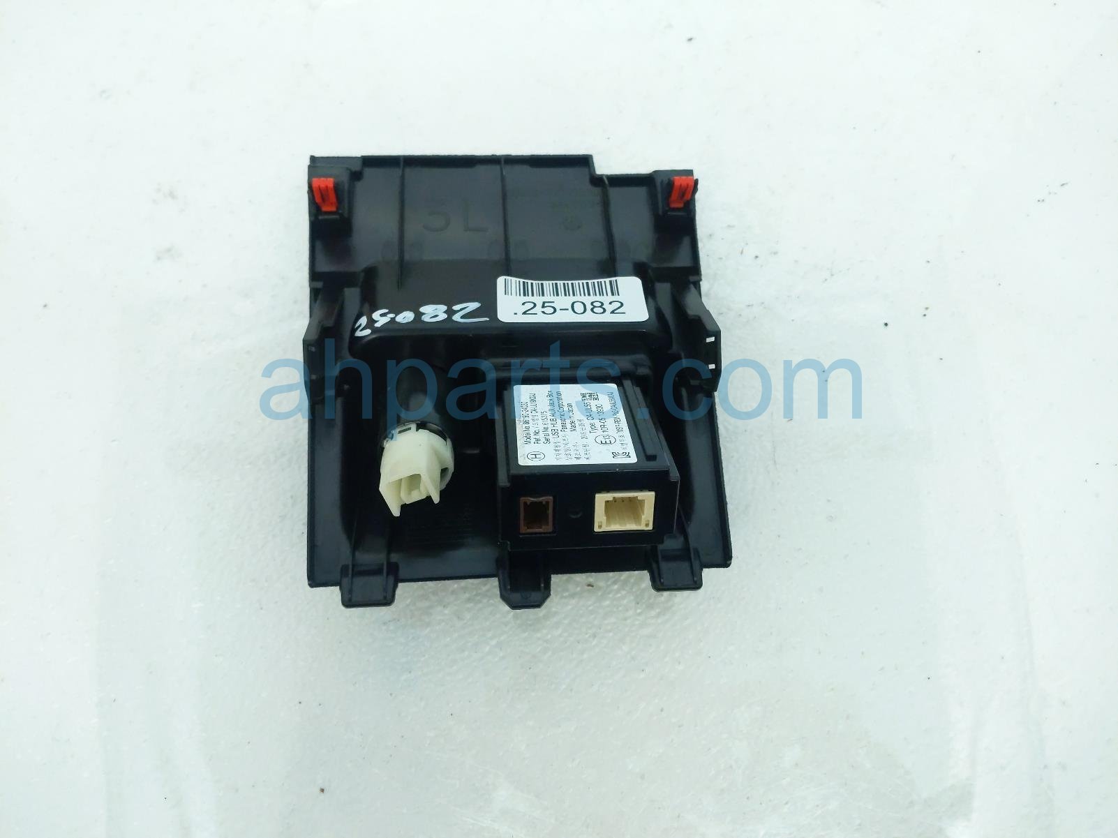 Sold 2020 Lexus Nx300 Power Port W/usb Assy W/trim - Blk 86190-24030