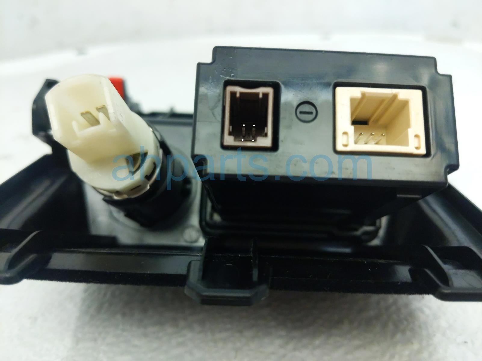 Sold 2020 Lexus Nx300 Power Port W/usb Assy W/trim - Blk 86190-24030