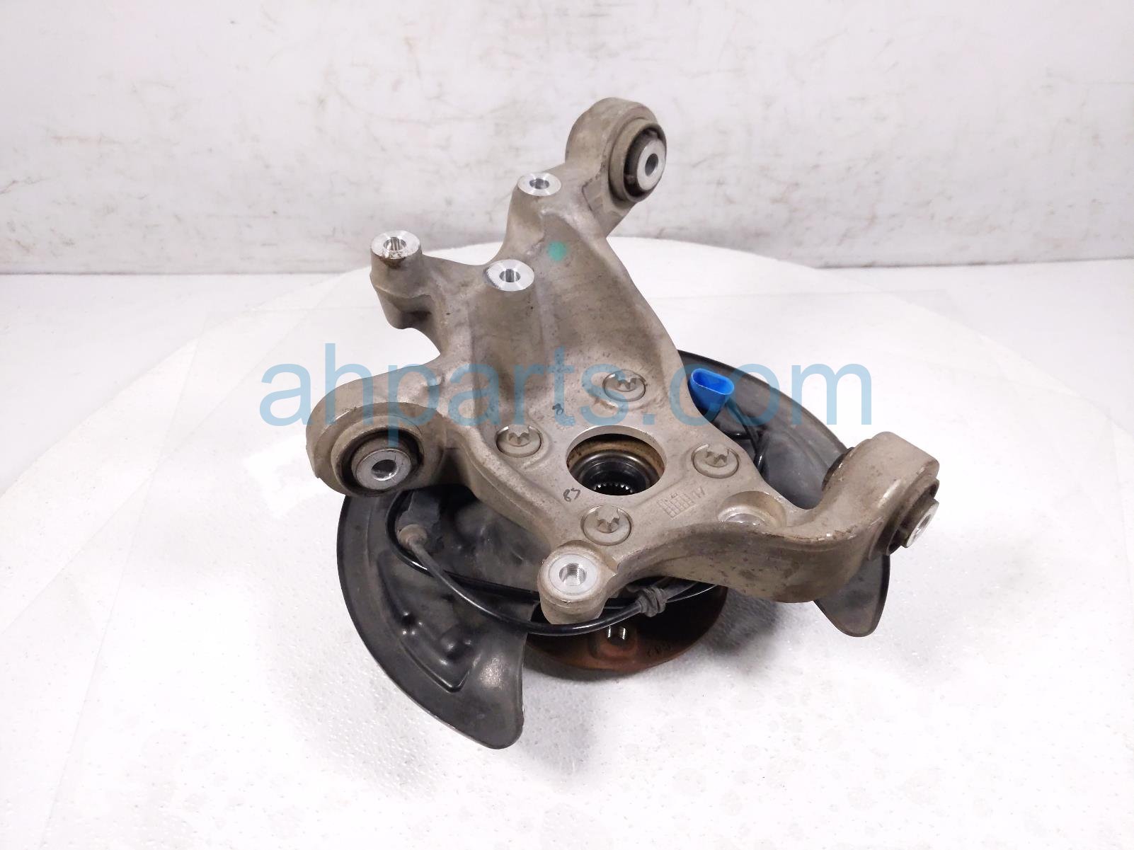 $150 Mercedes RR/LH SPINDLE KNUCKLE HUB $150 Mercedes RR/LH SPINDLE KNUCKLE HUB