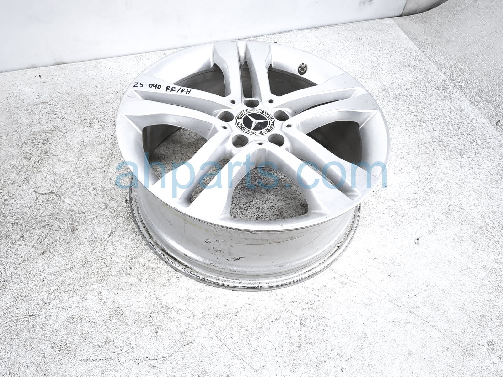 $175 Mercedes RR/RH WHEEL / RIM - HAS SCRATCHES $175 Mercedes RR/RH WHEEL / RIM - HAS SCRATCHES