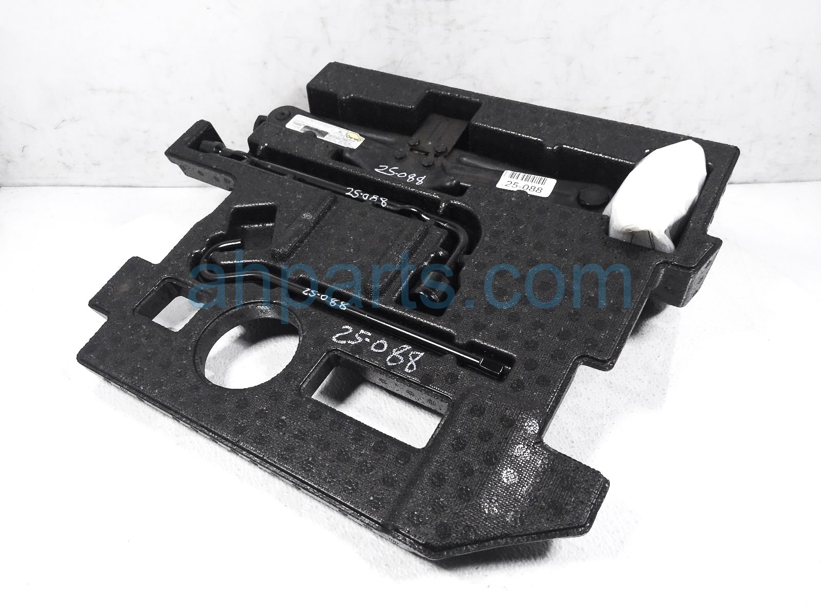 $100 Honda 2 TOOLS + SCCISOR JACK W/FOAM HOLDER