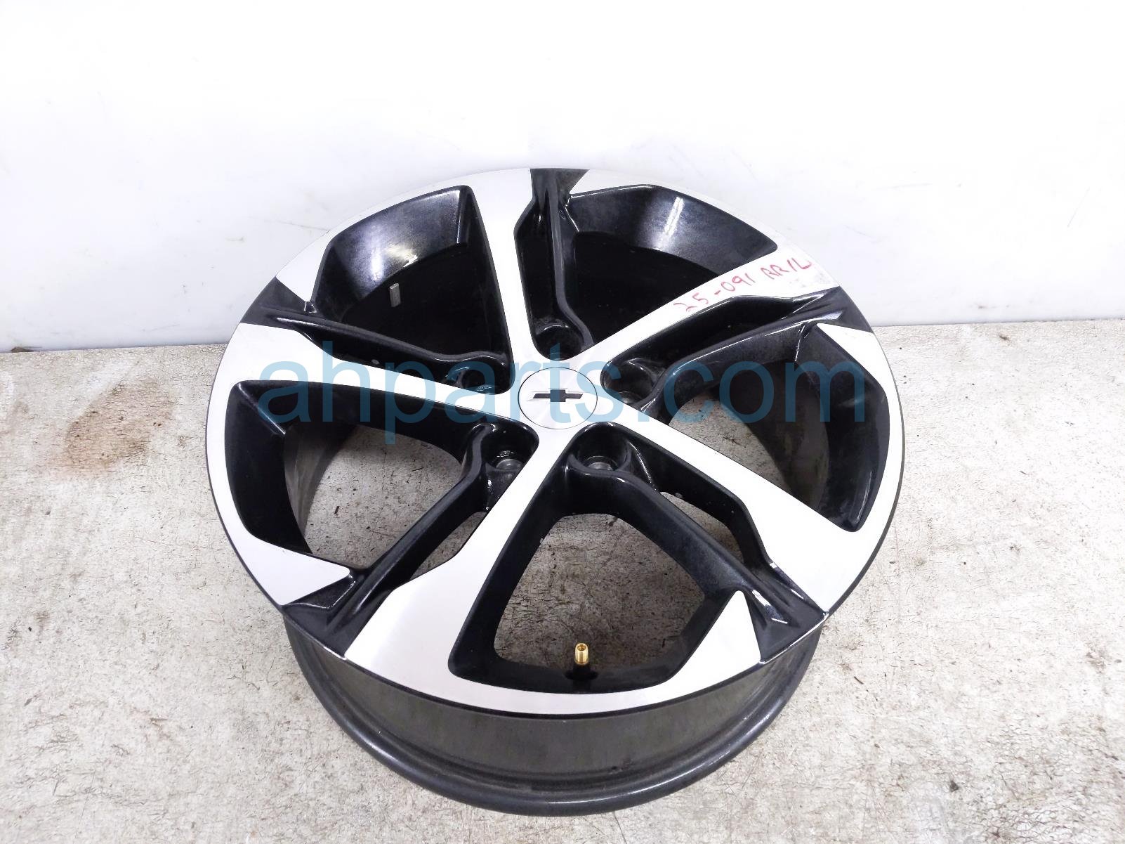 $295 Chevy RR/LH WHEEL / RIM * $295 Chevy RR/LH WHEEL / RIM *
