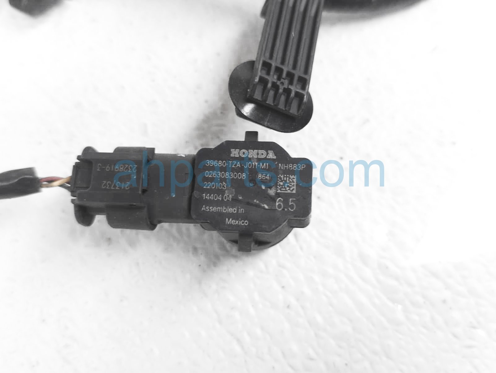 Sold 2022 Acura MDX 4 Parking Sensors + Harness - Rear 32165-TYA-A00