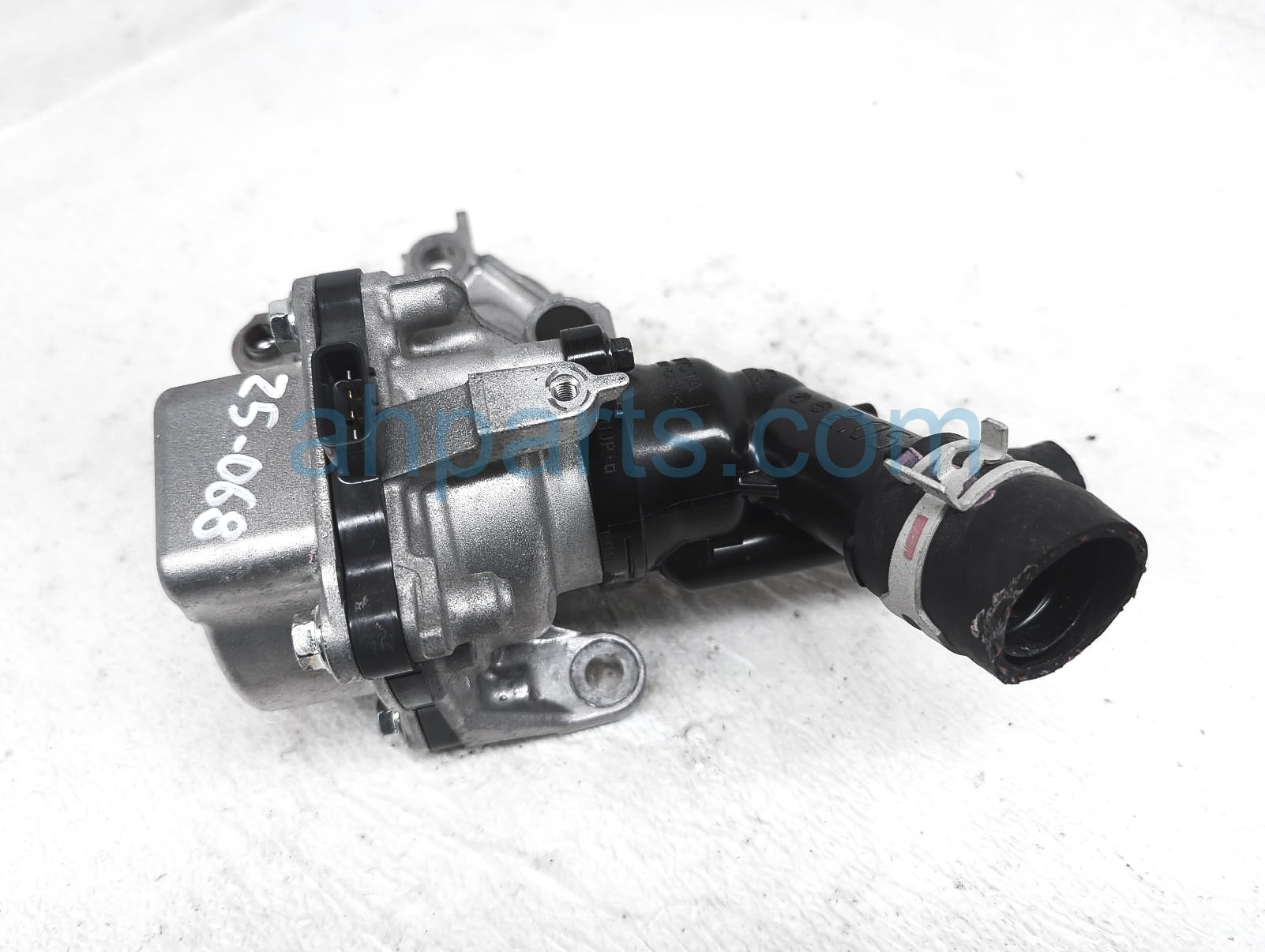 Sold 2024 Toyota Prius Coolant Water Pump / Housing Assy 16032-24020