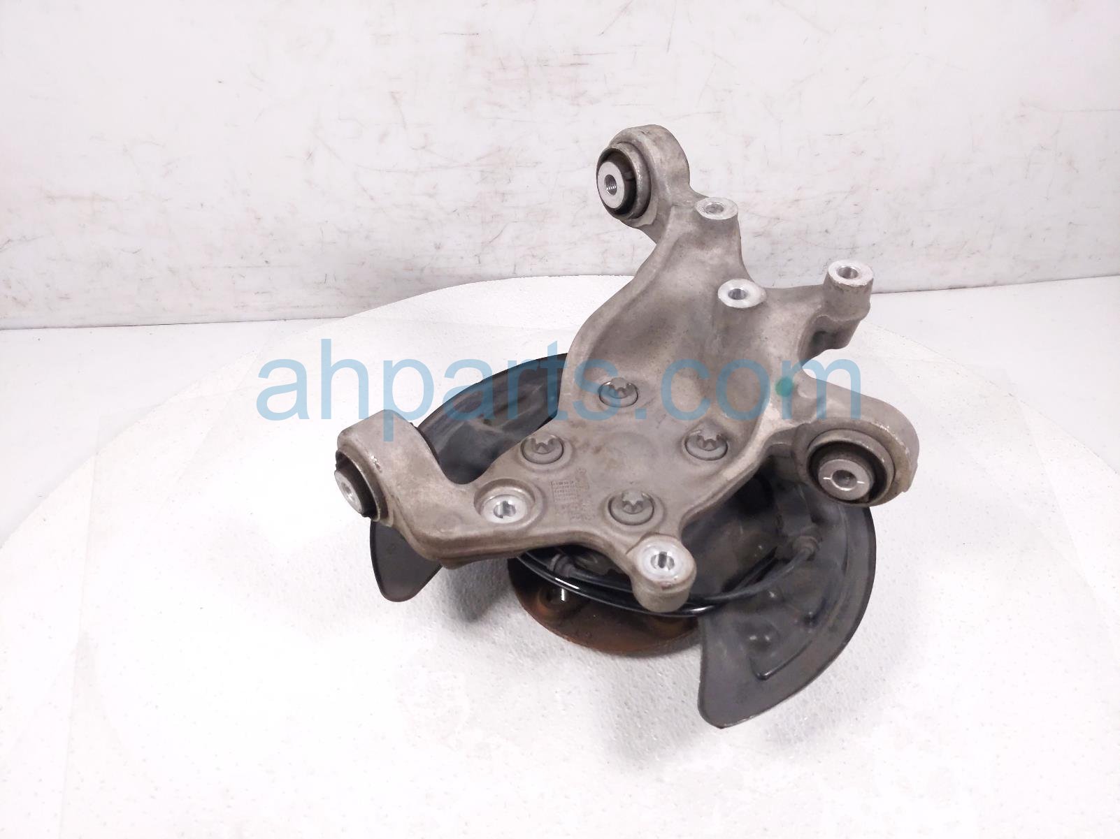 $125 Mercedes RR/RH SPINDLE KNUCKLE HUB $125 Mercedes RR/RH SPINDLE KNUCKLE HUB