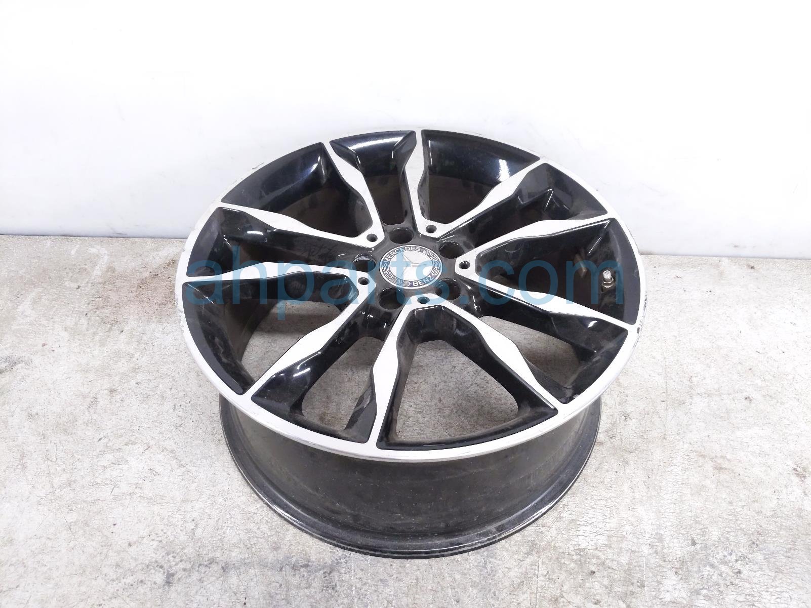 $225 Mercedes RR/LH WHEEL / RIM $225 Mercedes RR/LH WHEEL / RIM