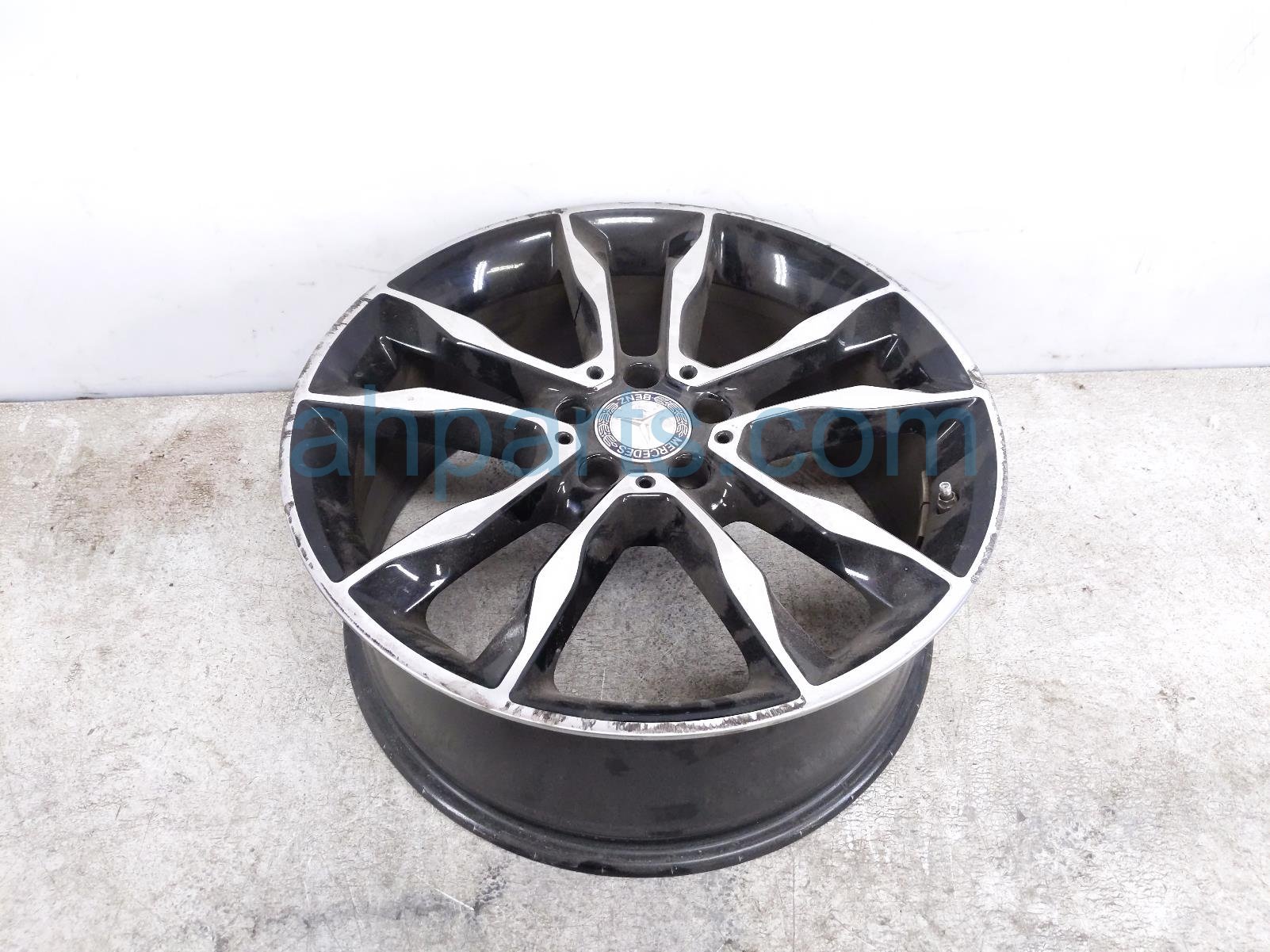 $225 Mercedes RR/RH WHEEL / RIM $225 Mercedes RR/RH WHEEL / RIM