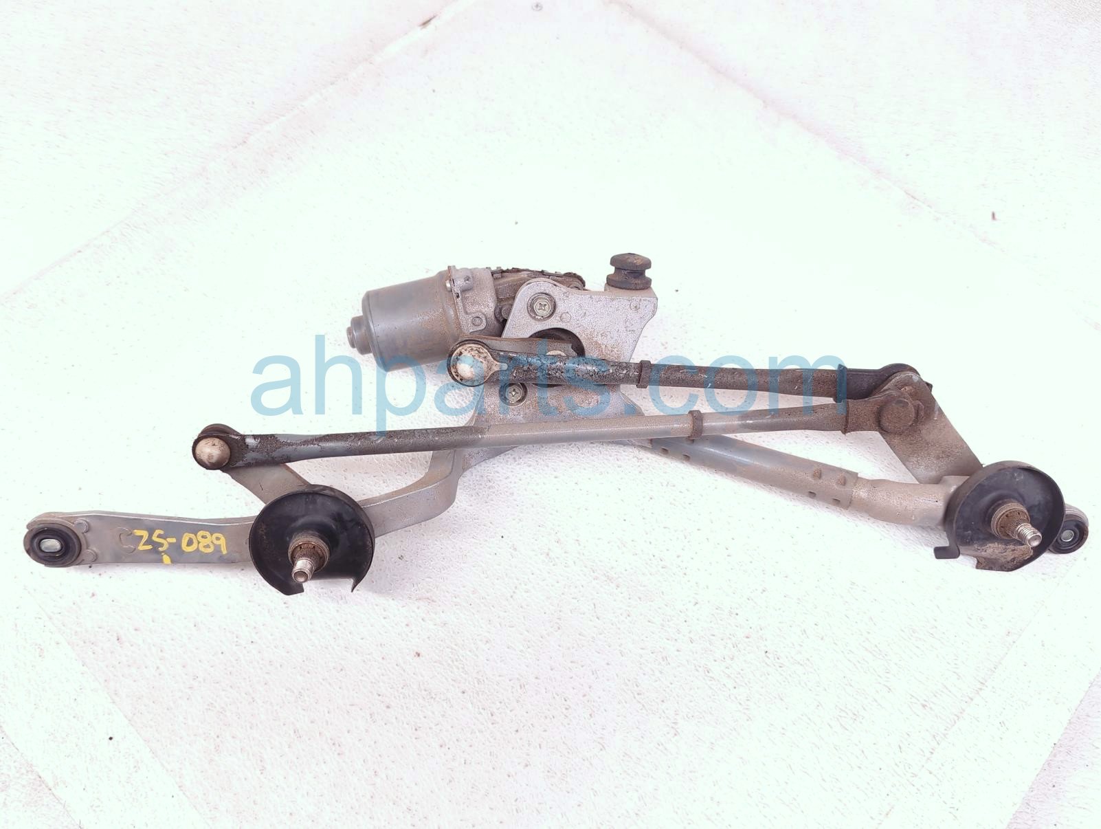 $65 Toyota WINDSHIELD WIPER MOTOR W/ARM ASSY $65 Toyota WINDSHIELD WIPER MOTOR W/ARM ASSY