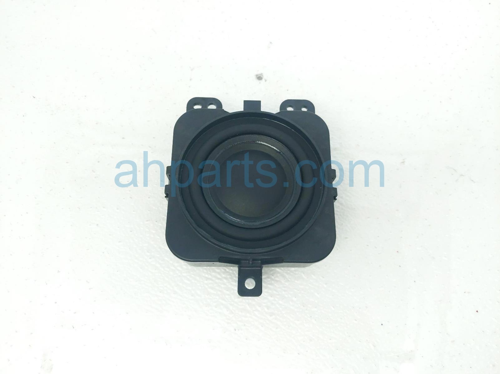 $20 Honda CENTER DASH SPEAKER UNIT $20 Honda CENTER DASH SPEAKER UNIT