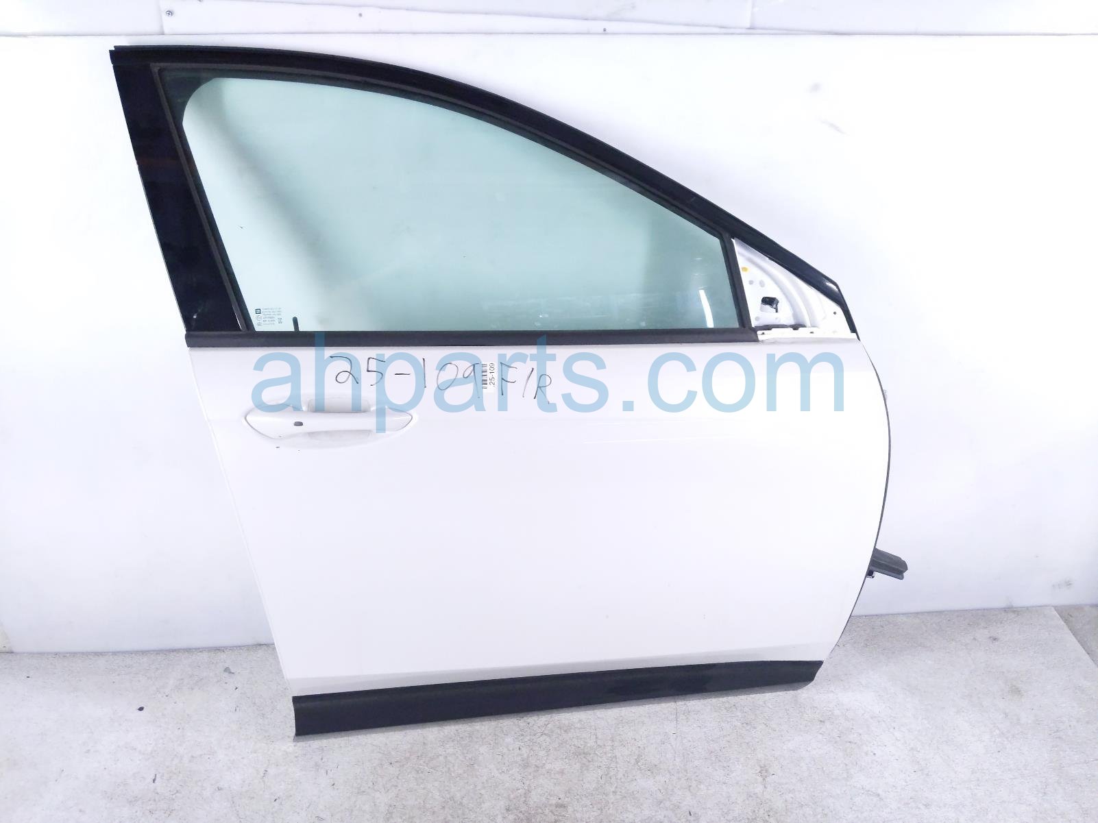 $800 Buick FR/RH DOOR - WHITE - NO MIRROR/TRIM $800 Buick FR/RH DOOR - WHITE - NO MIRROR/TRIM