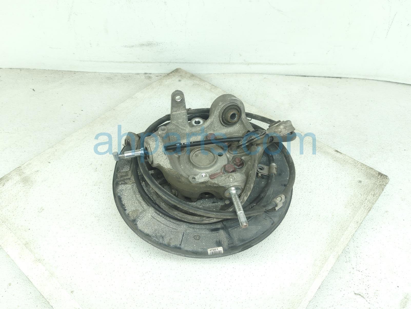 $75 Honda RR/LH SPINDLE KNUCKLE HUB