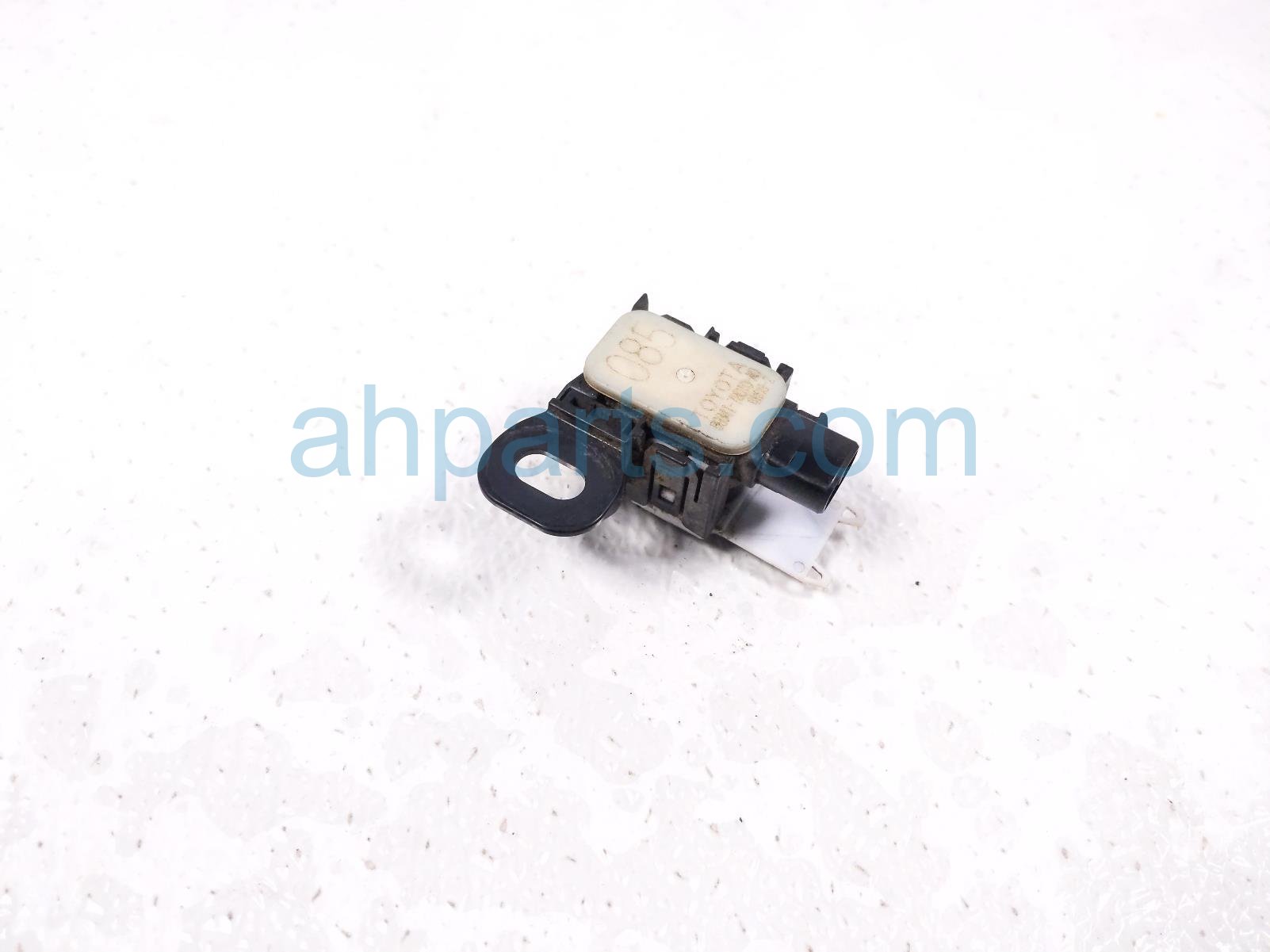 $65 Lexus ULTRASONIC PARKING AID SENSOR- WHITE $65 Lexus ULTRASONIC PARKING AID SENSOR- WHITE