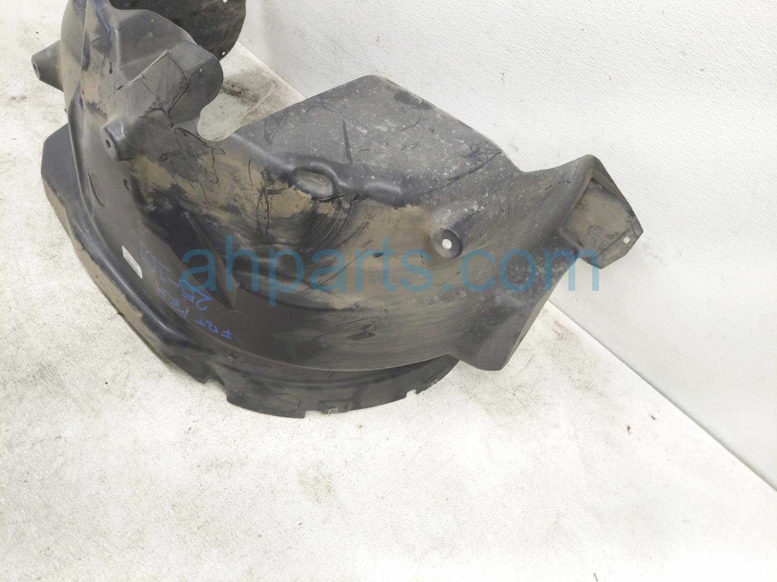 Sold 2022 Nissan Frontier Front Passenger Inner Fender Liner 63840