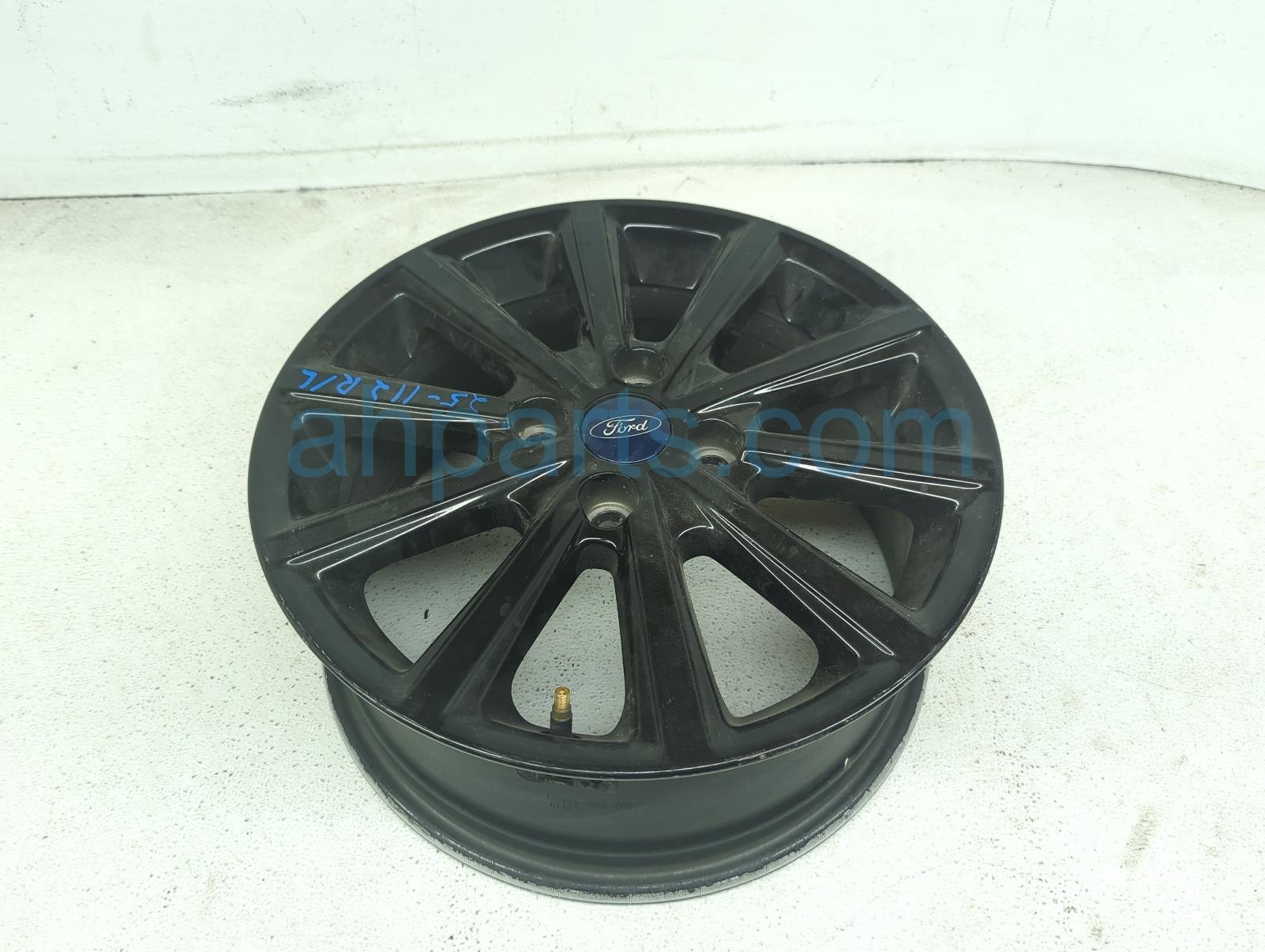 $125 Ford RR/LH WHEEL / RIM * $125 Ford RR/LH WHEEL / RIM *
