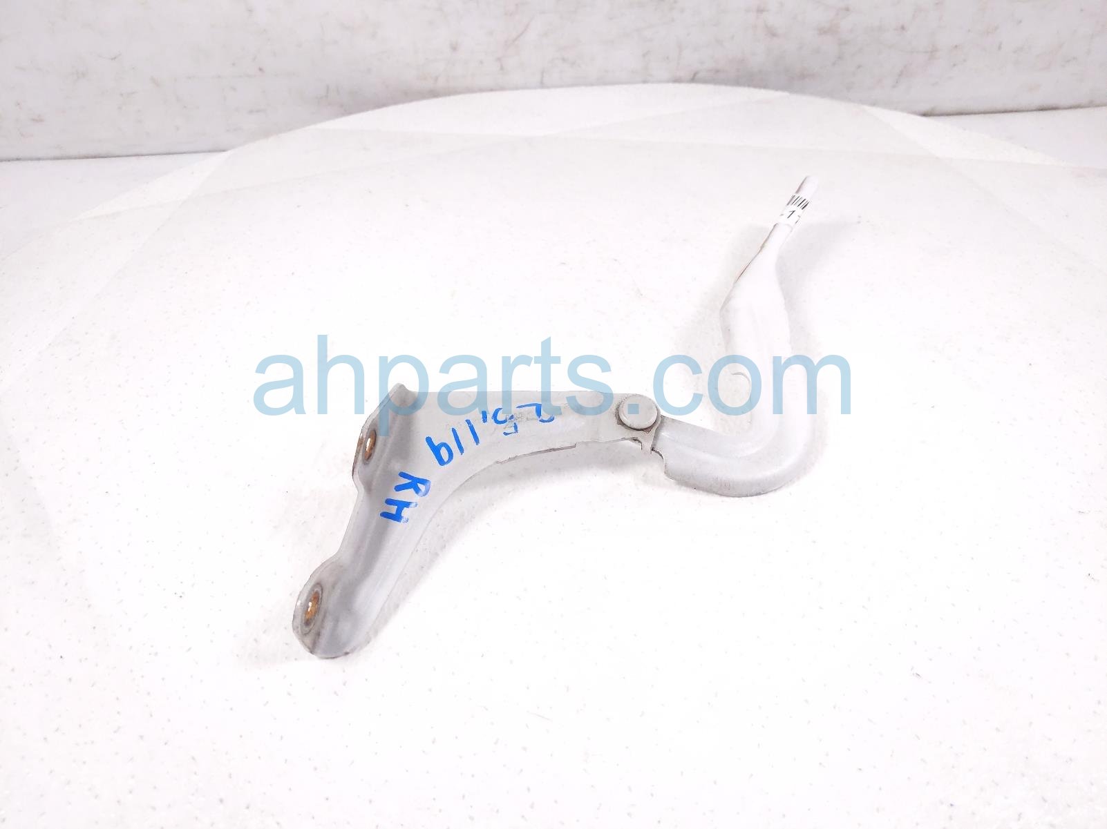 $25 Honda RH SIDE HOOD HINGE - WHITE $25 Honda RH SIDE HOOD HINGE - WHITE