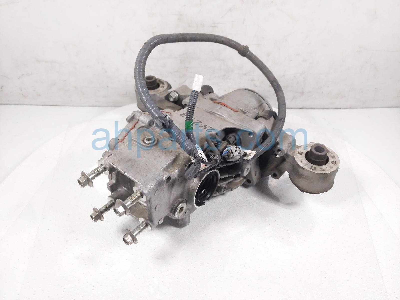 $499 Toyota REAR DIFFERENTIAL - AWD - 33K MILES $499 Toyota REAR DIFFERENTIAL - AWD - 33K MILES