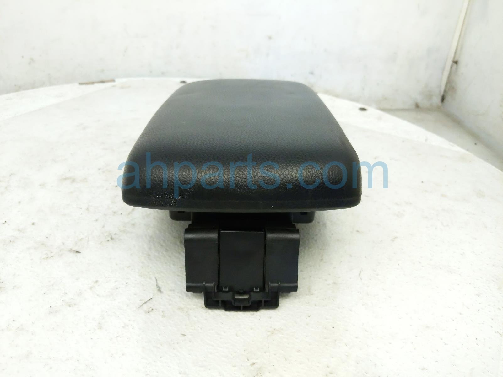 Sold 2018 Toyota Rav 4 Center Console Armrest - Black 58905-0R090-C0
