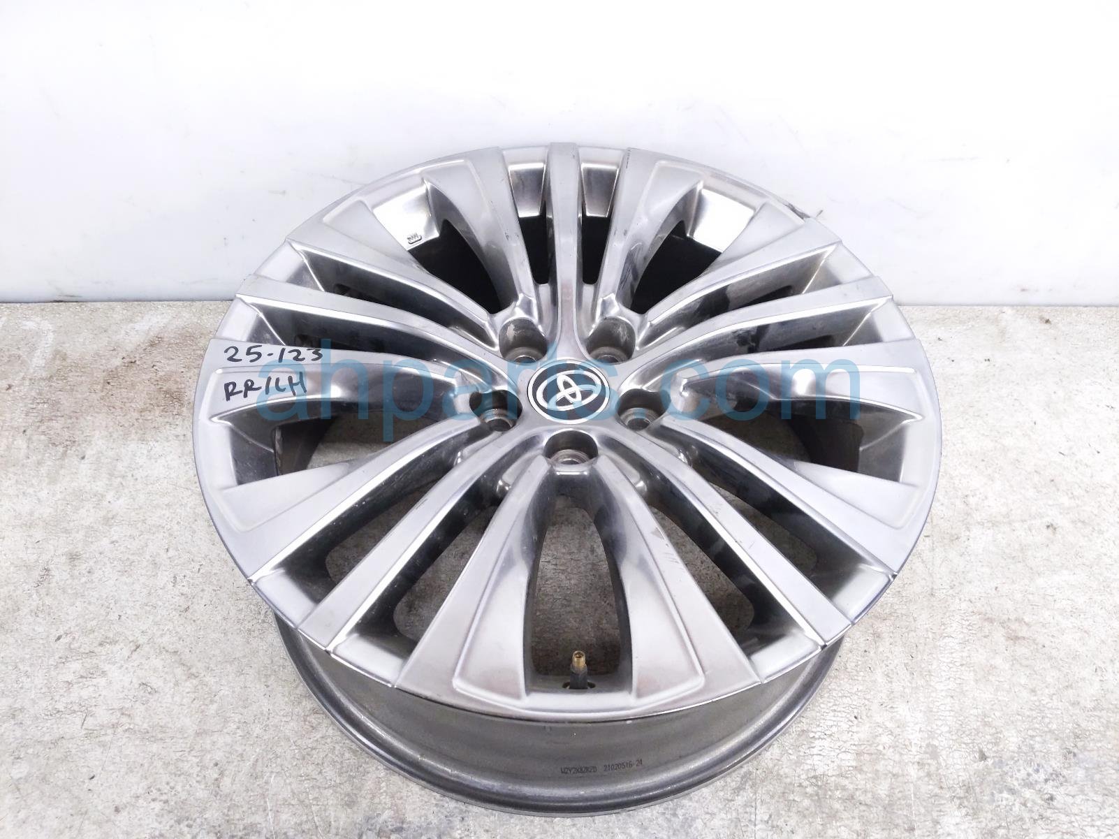 $325 Toyota RR/LH WHEEL / RIM * $325 Toyota RR/LH WHEEL / RIM *