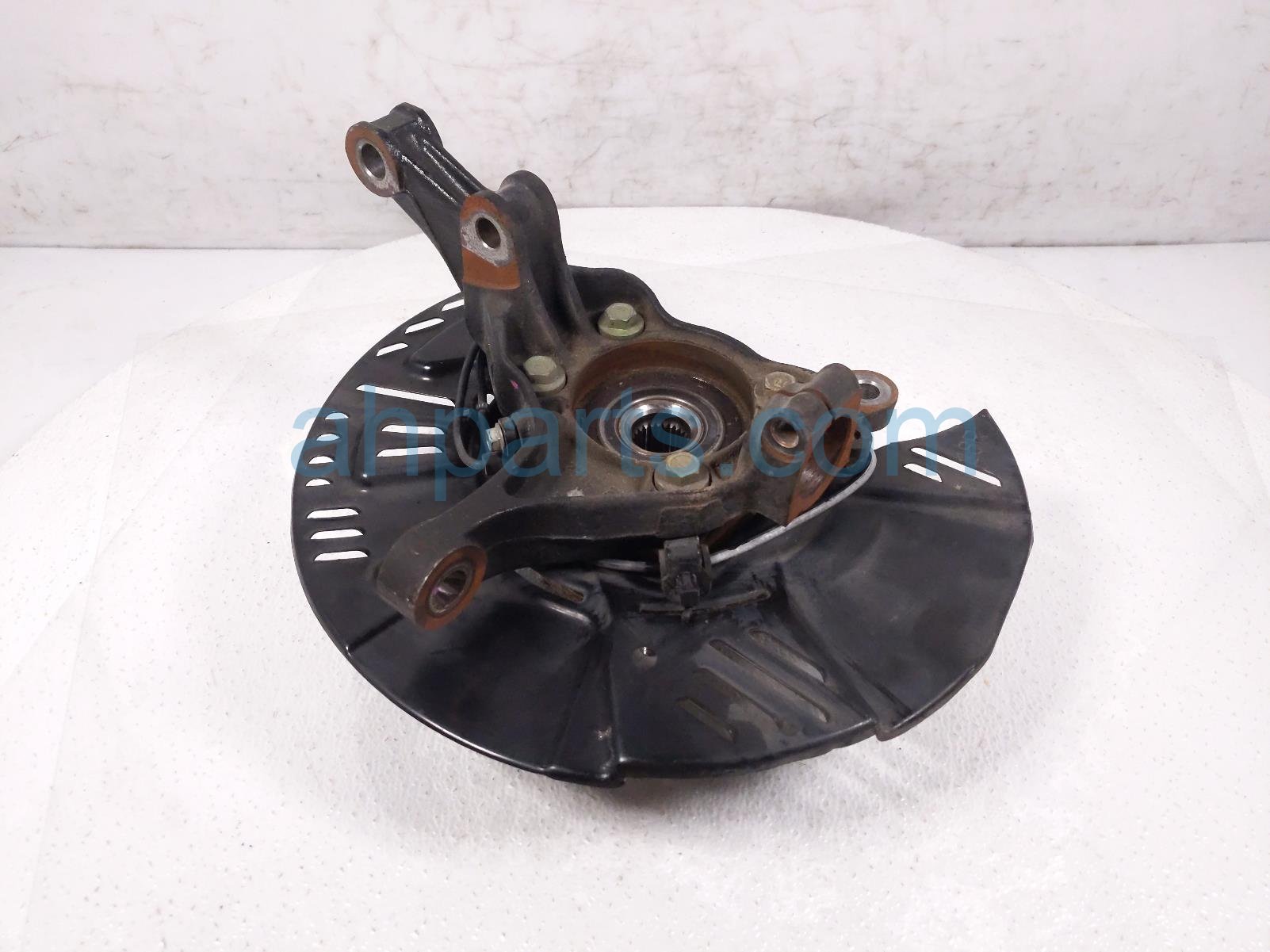 $125 Subaru FR/RH SPINDLE KNUCKLE HUB