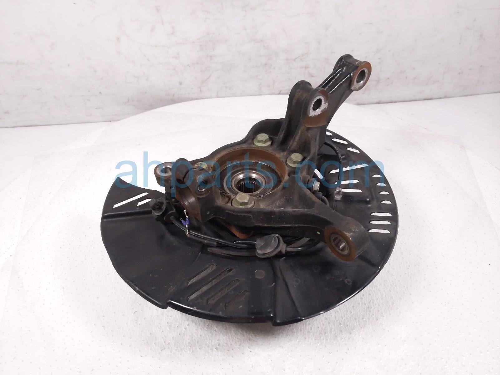 $125 Subaru FR/LH SPINDLE KNUCKLE HUB *