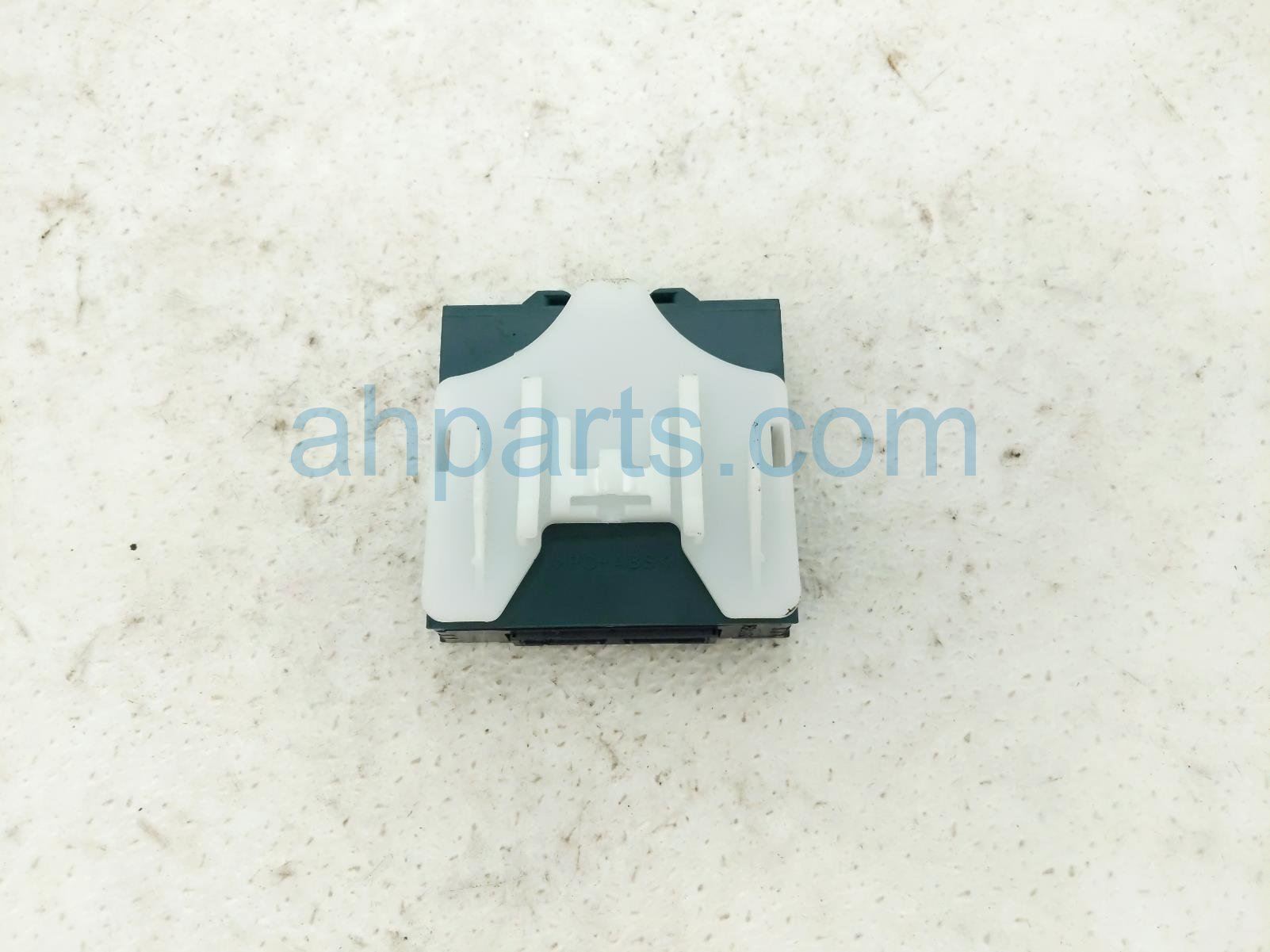 $85 Toyota CLEARANCE WARNING CONTORL UNIT $85 Toyota CLEARANCE WARNING CONTORL UNIT