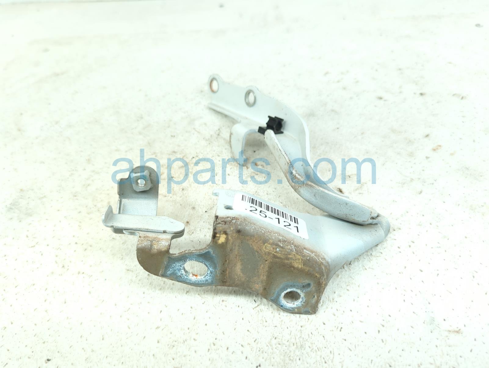 $19 Toyota RH SIDE HOOD HINGE - WHITE $19 Toyota RH SIDE HOOD HINGE - WHITE