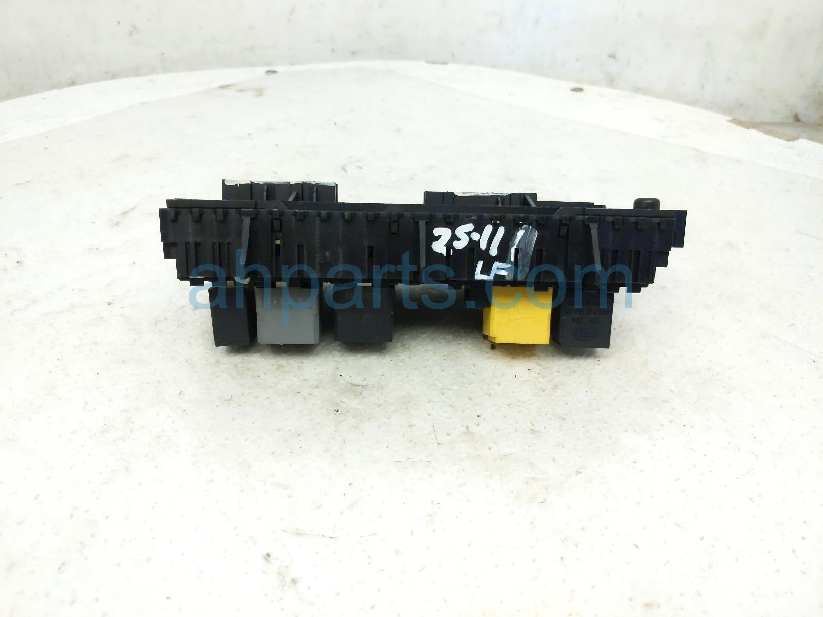 $125 Infiniti RH ENGINE BAY FUSE RELAY ASSY - 2.0T $125 Infiniti RH ENGINE BAY FUSE RELAY ASSY - 2.0T