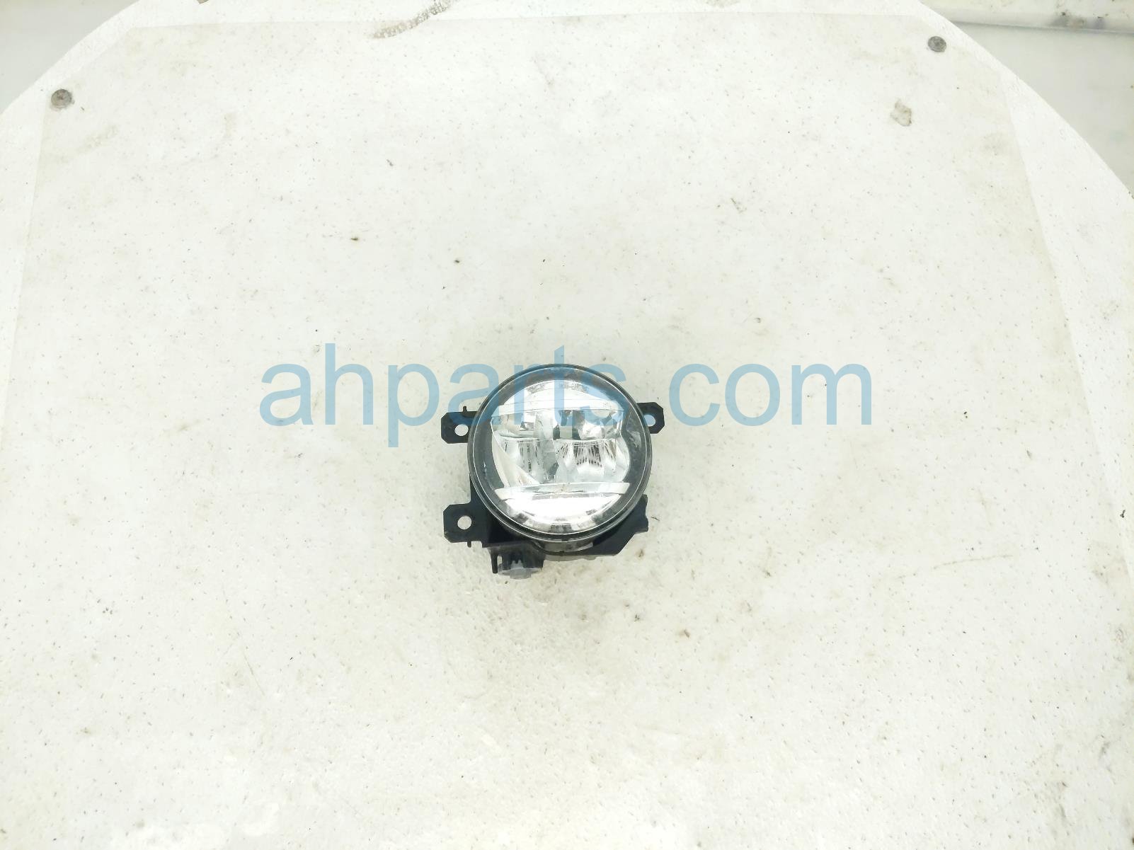 $95 Subaru LH FOG LIGHT / LAMP - BROKEN TAB $95 Subaru LH FOG LIGHT / LAMP - BROKEN TAB