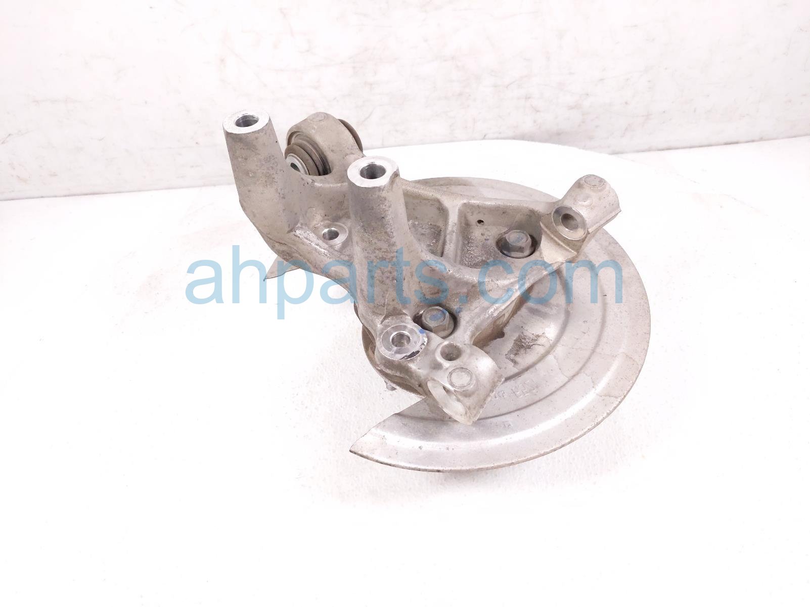 $85 Chevy RR/LH SPINDLE KNUCKLE HUB $85 Chevy RR/LH SPINDLE KNUCKLE HUB