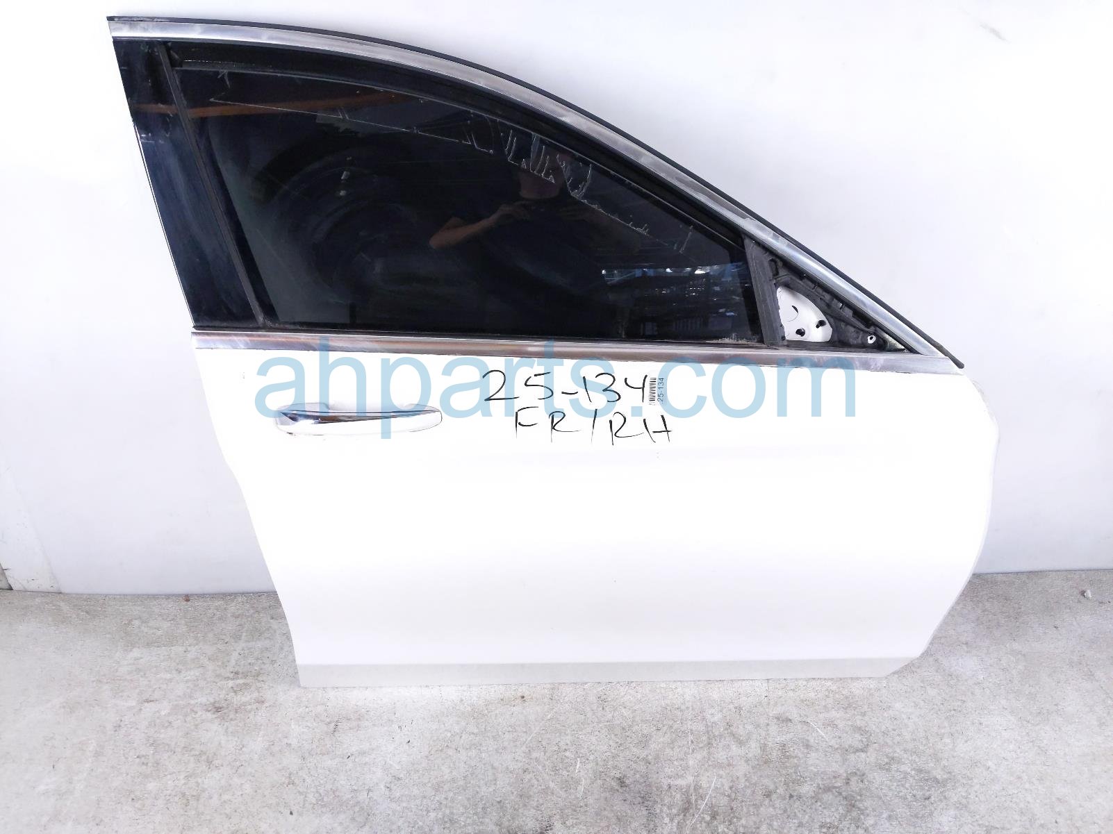 $499 Mercedes FR/RH DOOR - WHITE - NO MIRROR/TRIM* $499 Mercedes FR/RH DOOR - WHITE - NO MIRROR/TRIM*