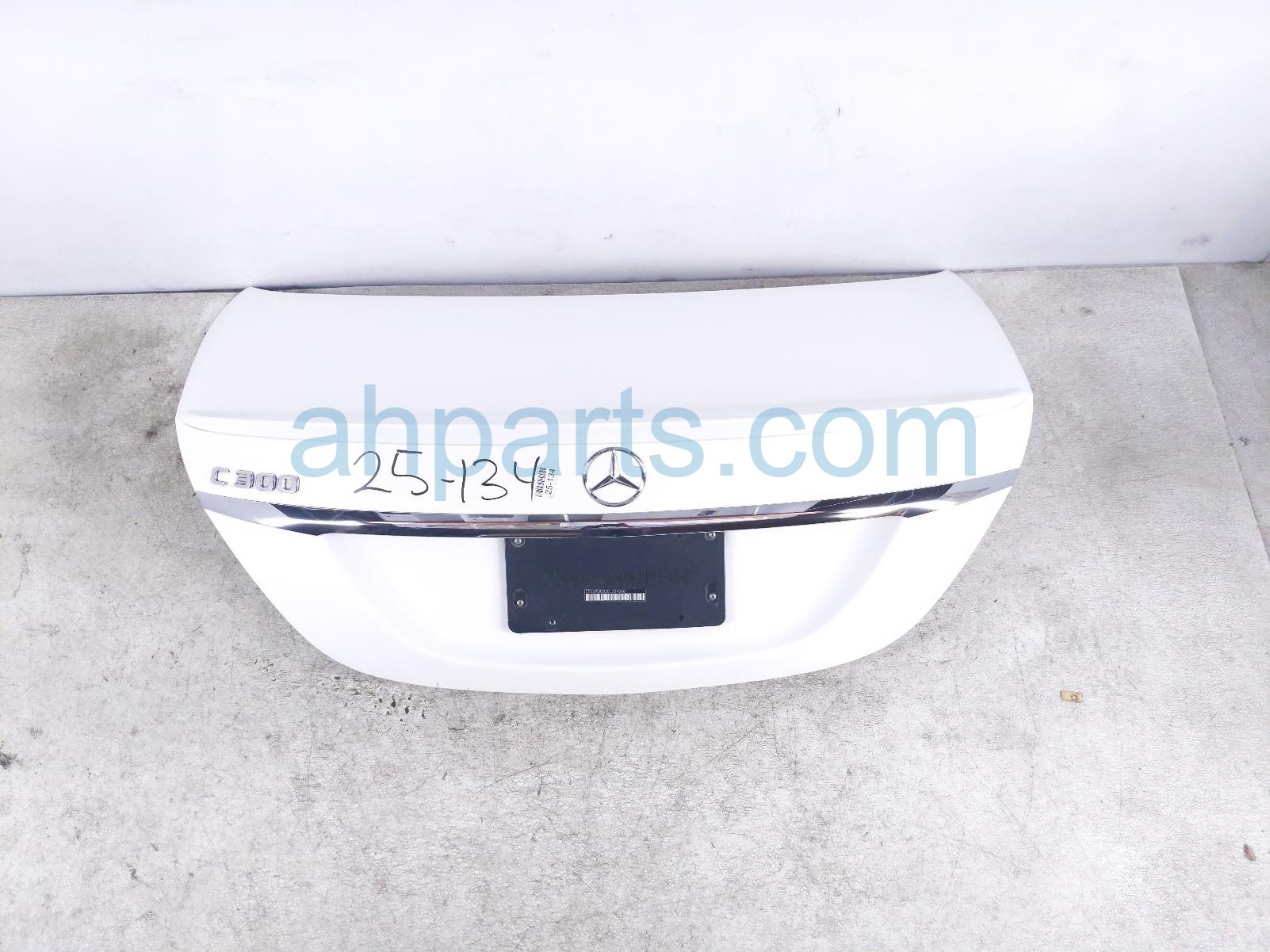 $650 Mercedes TRUNK / DECKLID - WHITE $650 Mercedes TRUNK / DECKLID - WHITE