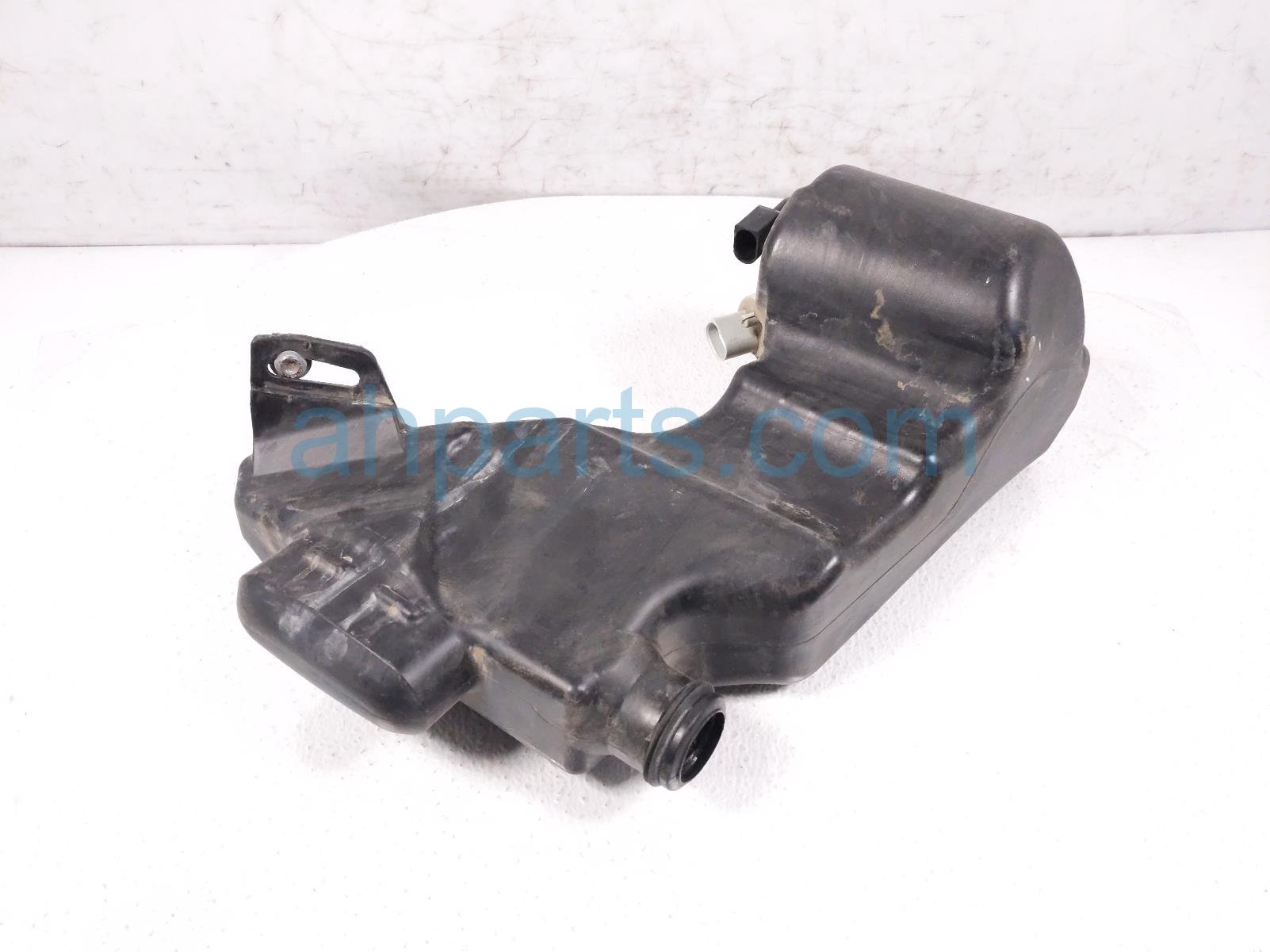$65 Mercedes WINDSHIELD WASHER RESERVOIR TANK $65 Mercedes WINDSHIELD WASHER RESERVOIR TANK