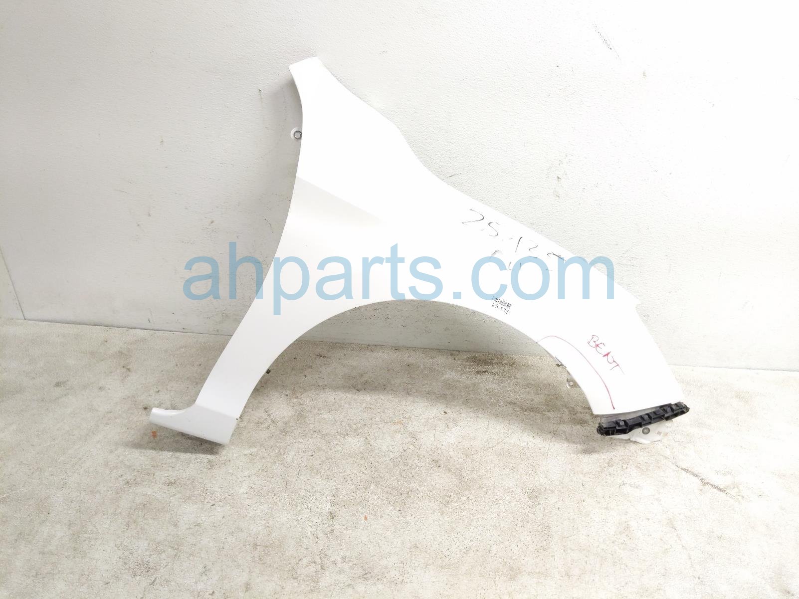 $175 Honda RH FENDER - WHITE * $175 Honda RH FENDER - WHITE *