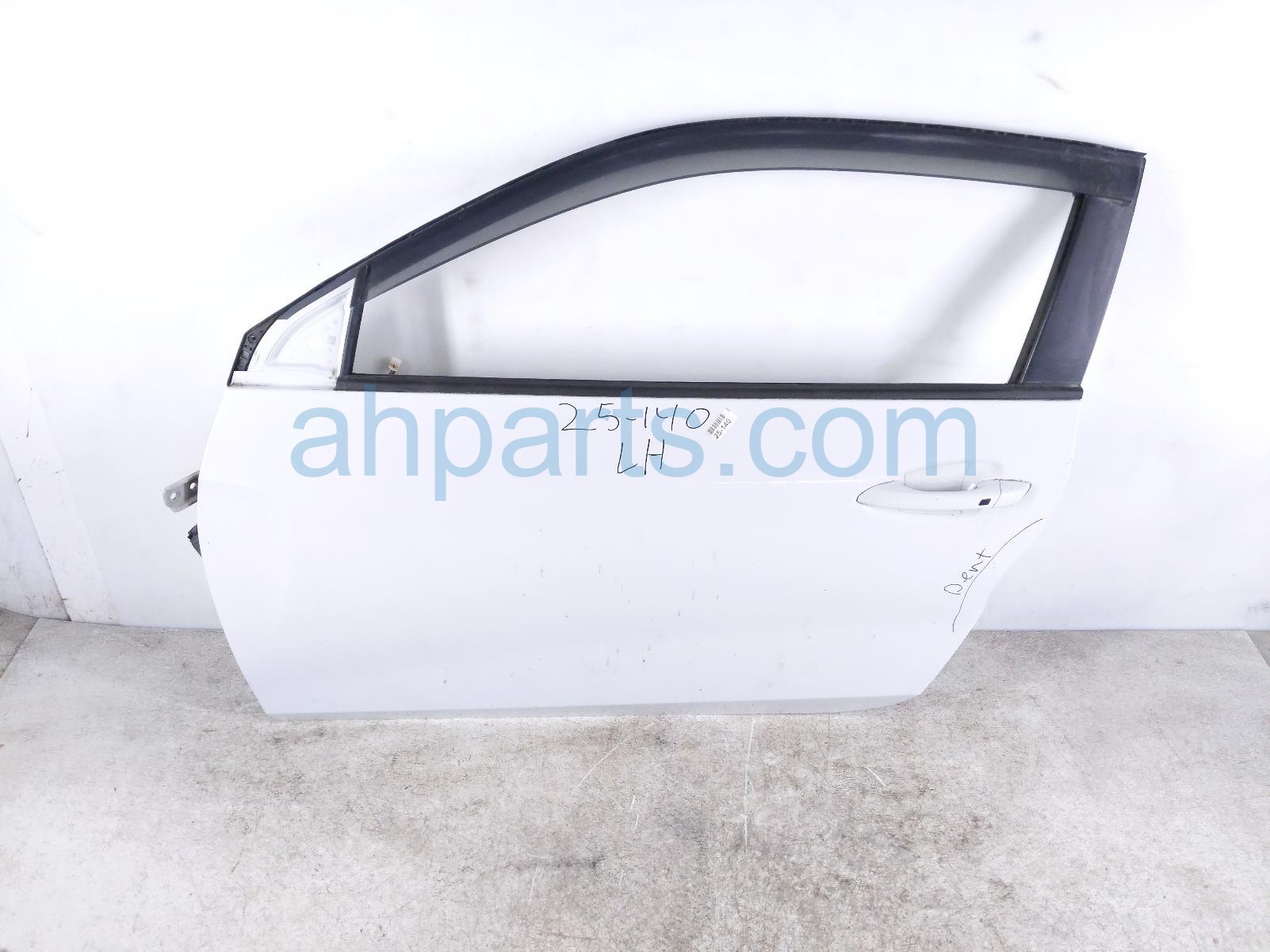 $650 Hyundai FR/LH DOOR - WHITE - NO MIRROR/TRIM* $650 Hyundai FR/LH DOOR - WHITE - NO MIRROR/TRIM*