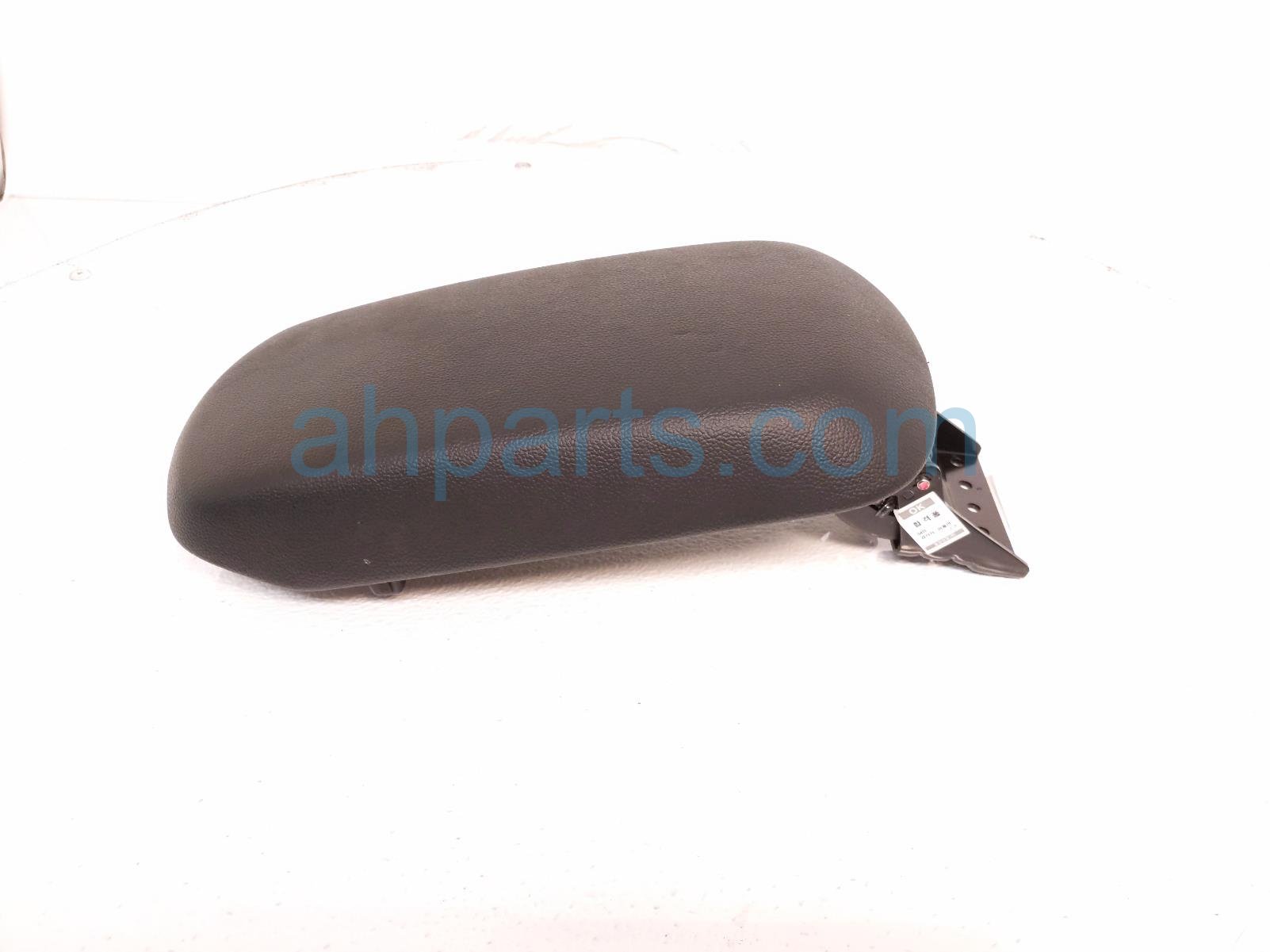 $125 Hyundai CENTER CONSOLE LID - BLACK $125 Hyundai CENTER CONSOLE LID - BLACK