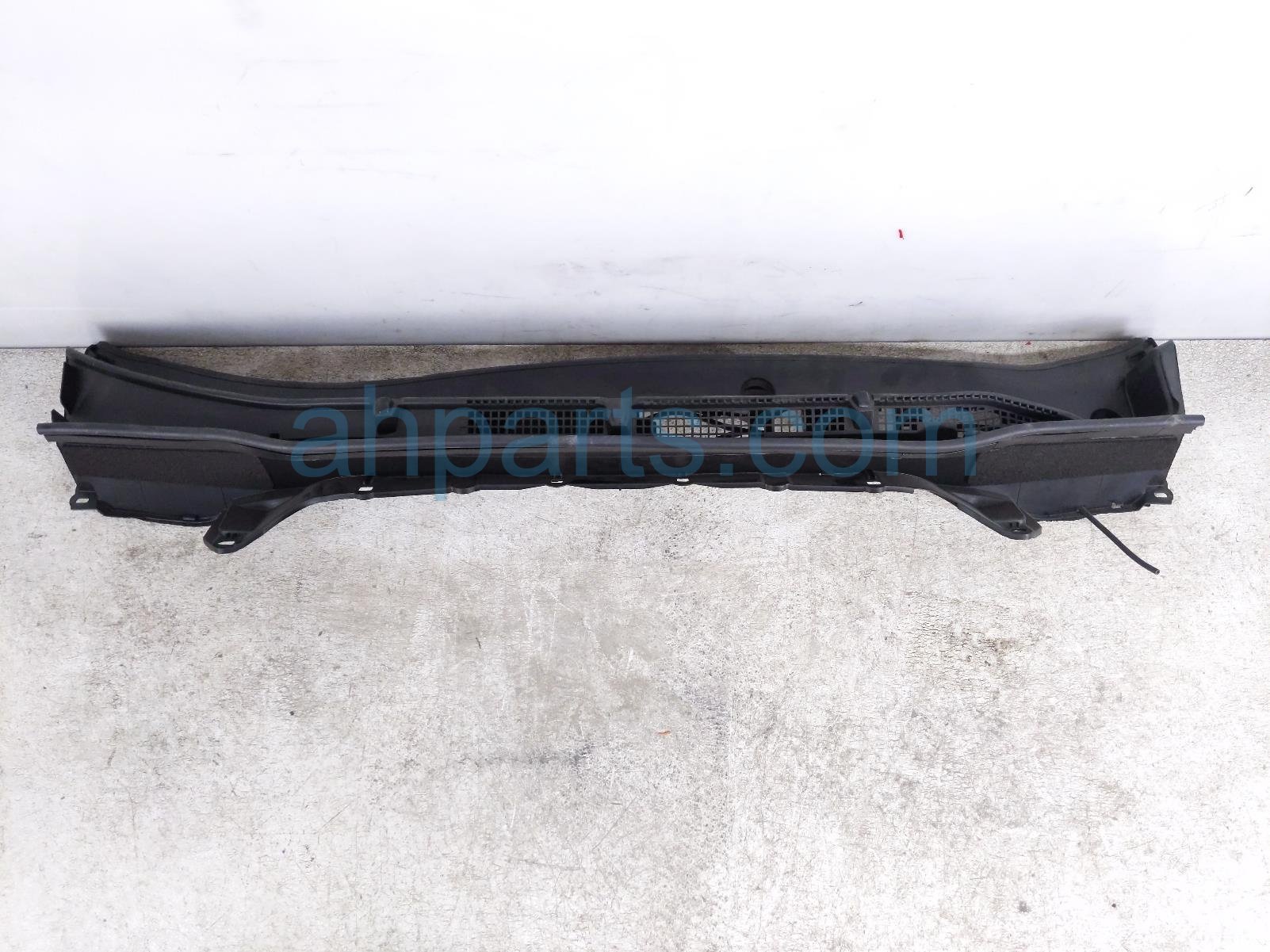 $125 Subaru WINDSHIELD COWL PLASTIC TRIM $125 Subaru WINDSHIELD COWL PLASTIC TRIM