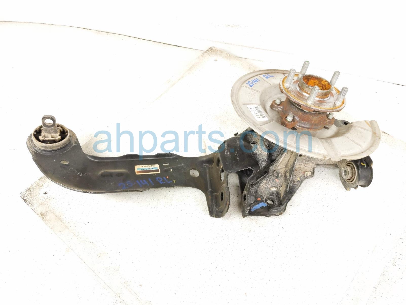 $200 Ford RR/LH KNUCKLE / TRAILING ARM HUB $200 Ford RR/LH KNUCKLE / TRAILING ARM HUB