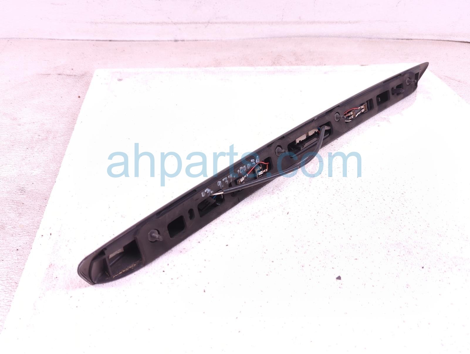 $20 Saab TAILGATE FINISHER TRIM W/LAMPS *