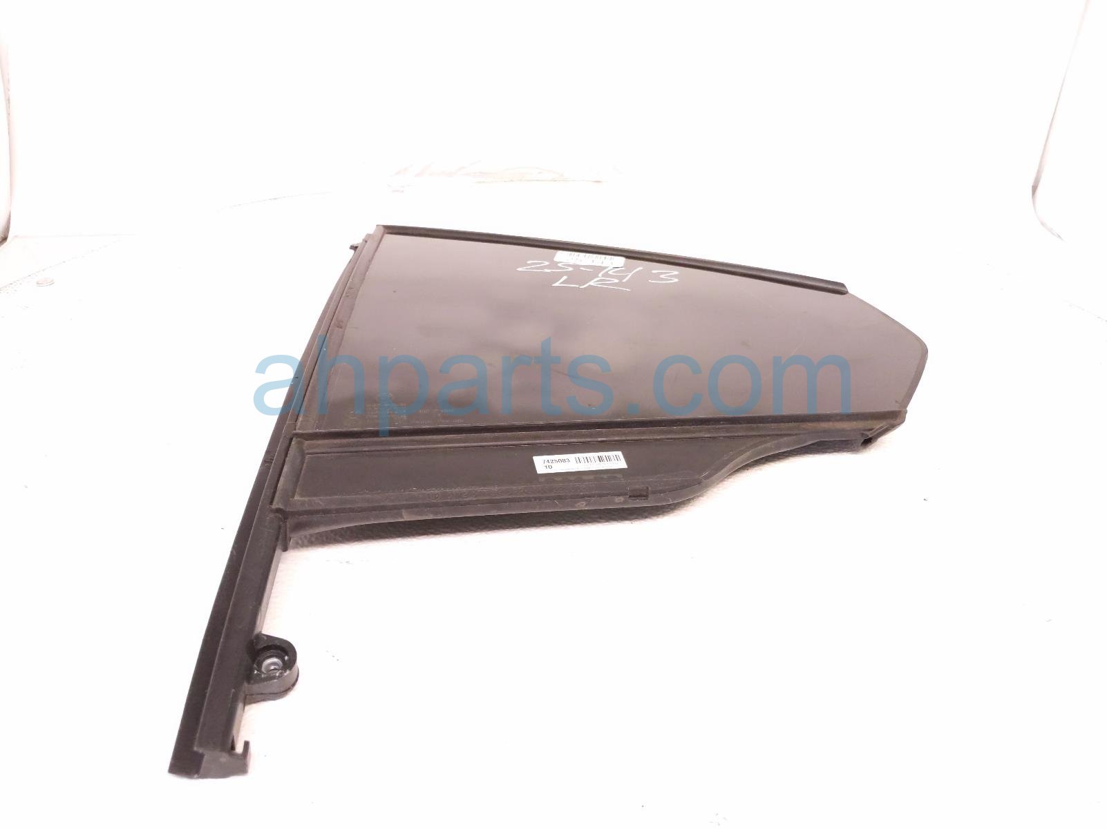 $99 BMW RR/LH VENT GLASS WINDOW $99 BMW RR/LH VENT GLASS WINDOW