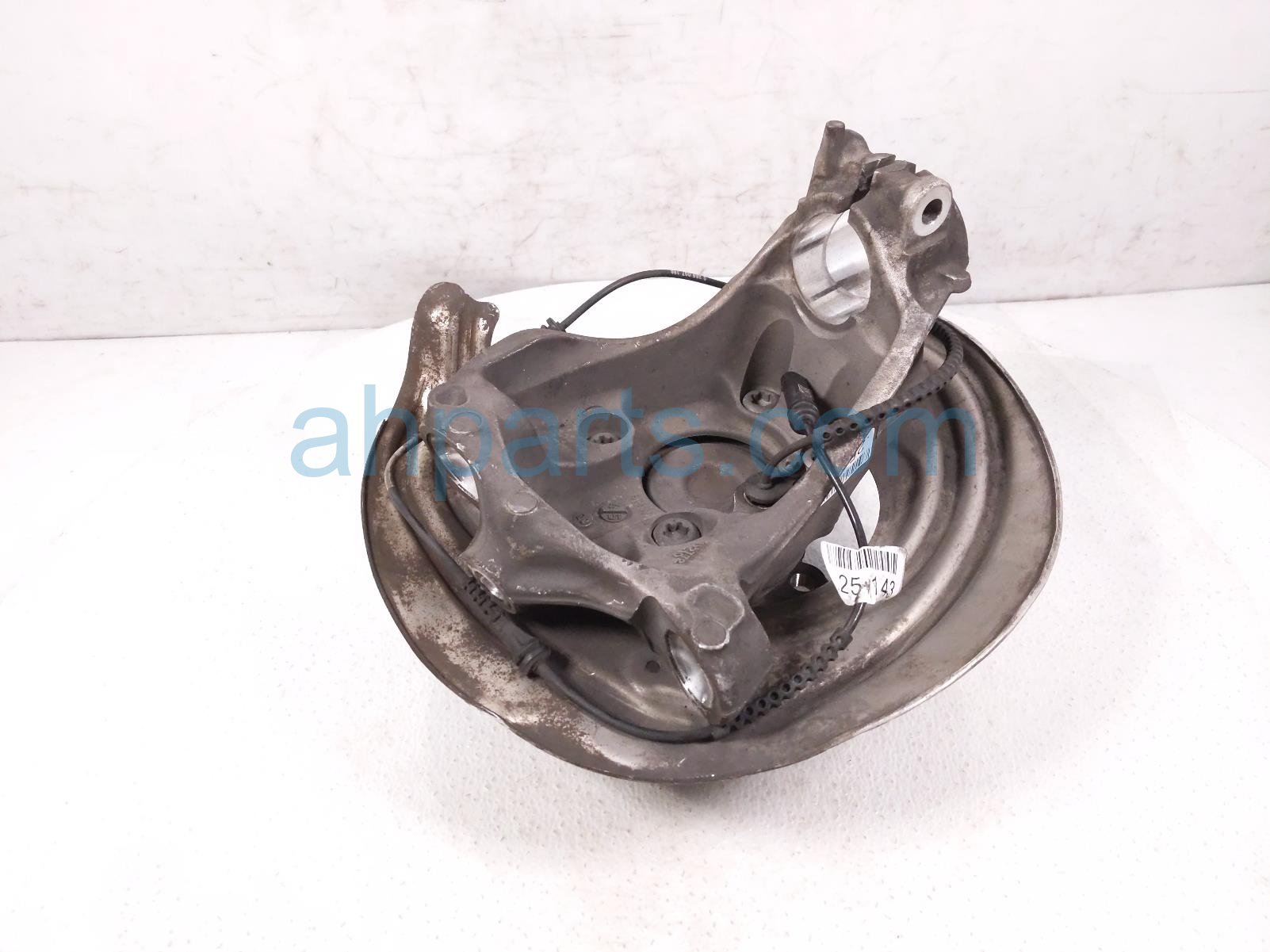 $200 BMW FR/LH SPINDLE KNUCKLE HUB $200 BMW FR/LH SPINDLE KNUCKLE HUB