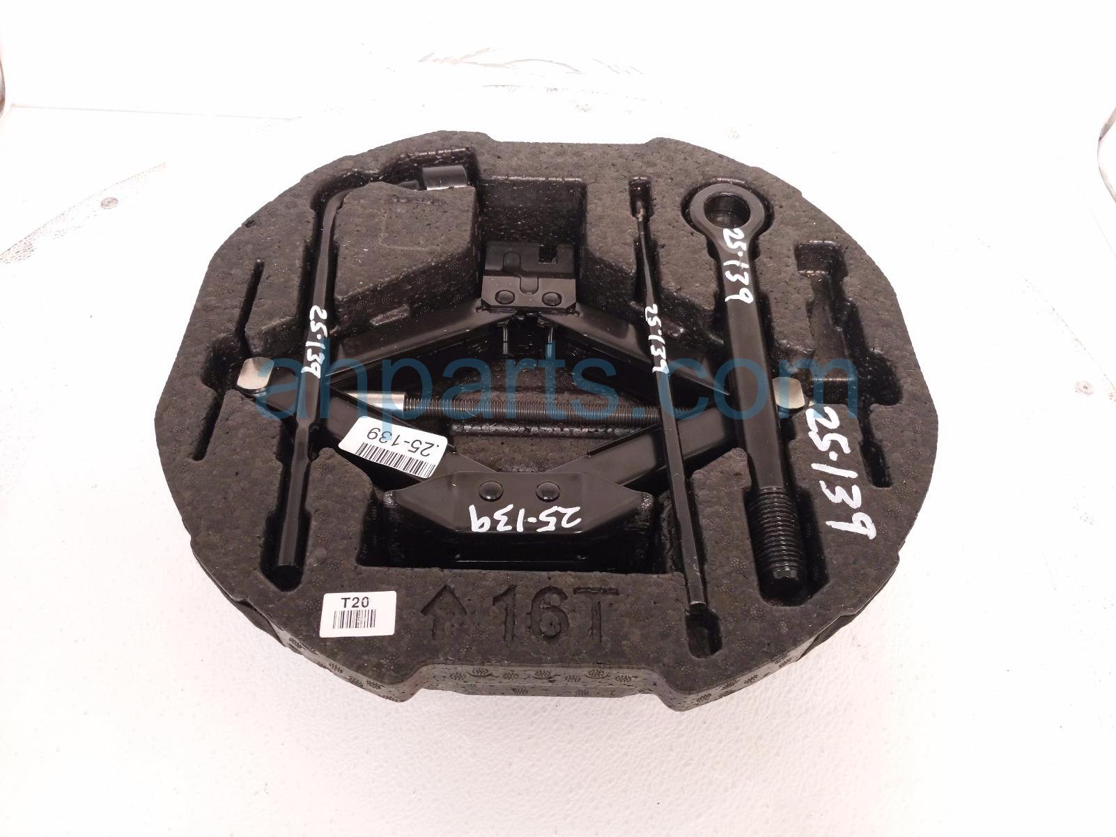 $100 Kia JACK AND TOOLS + FOAM HOLDER ASSY