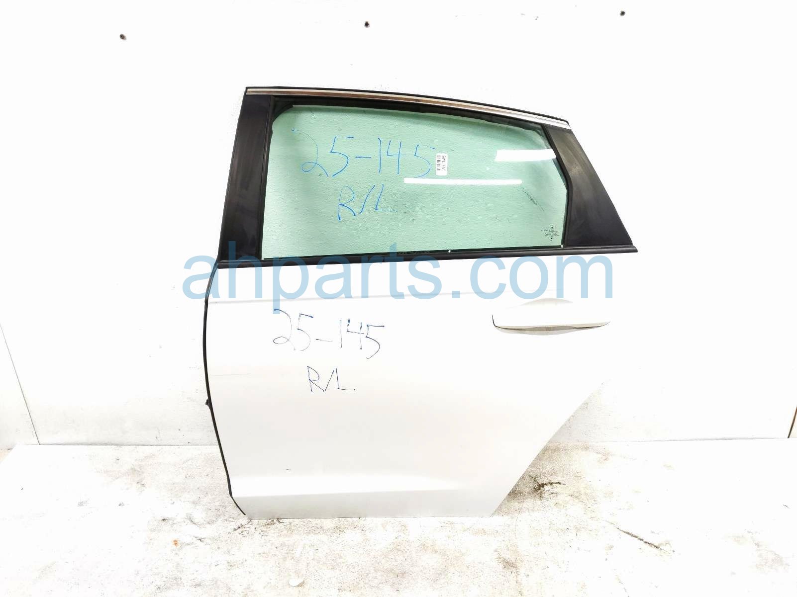 $995 Honda RR/LH DOOR - WHITE - NO INSIDE TRIM* $995 Honda RR/LH DOOR - WHITE - NO INSIDE TRIM*