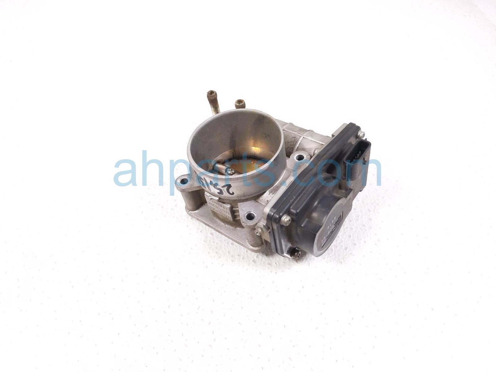 $49 Infiniti RH THROTTLE BODY $49 Infiniti RH THROTTLE BODY