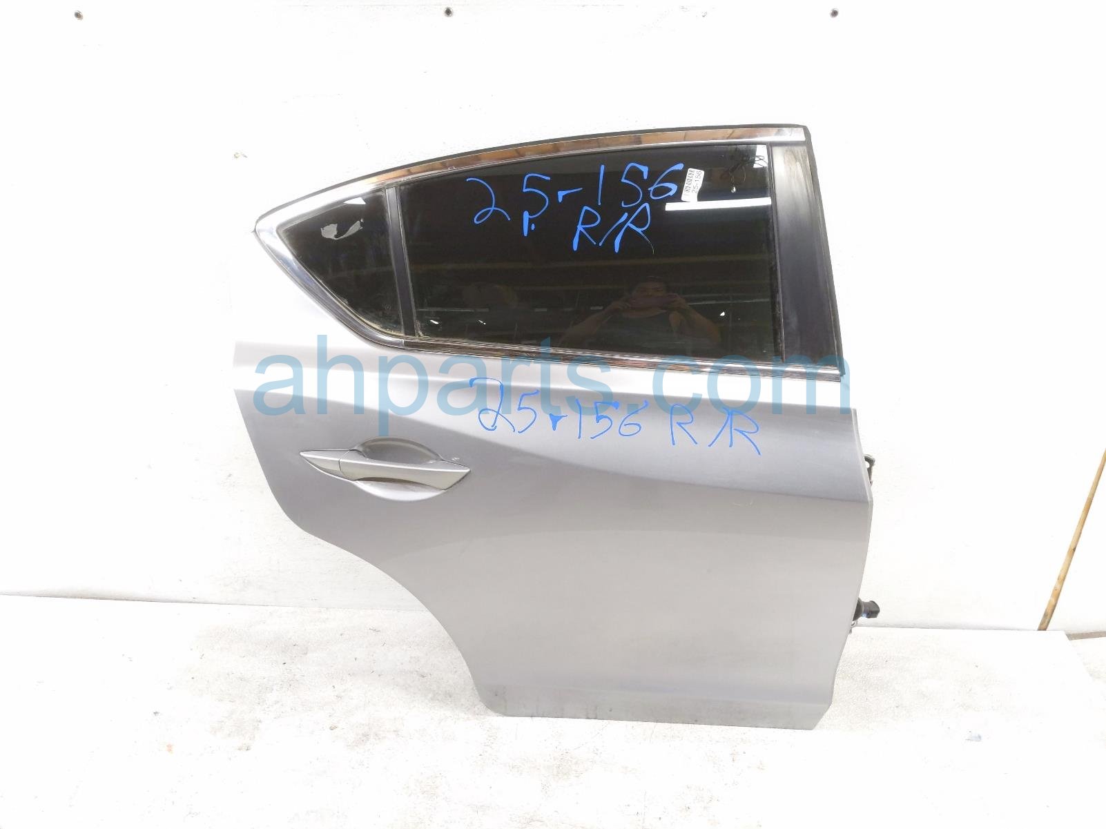 $595 Acura RR/RH DOOR - SILVER - NO INSIDE TRIM $595 Acura RR/RH DOOR - SILVER - NO INSIDE TRIM