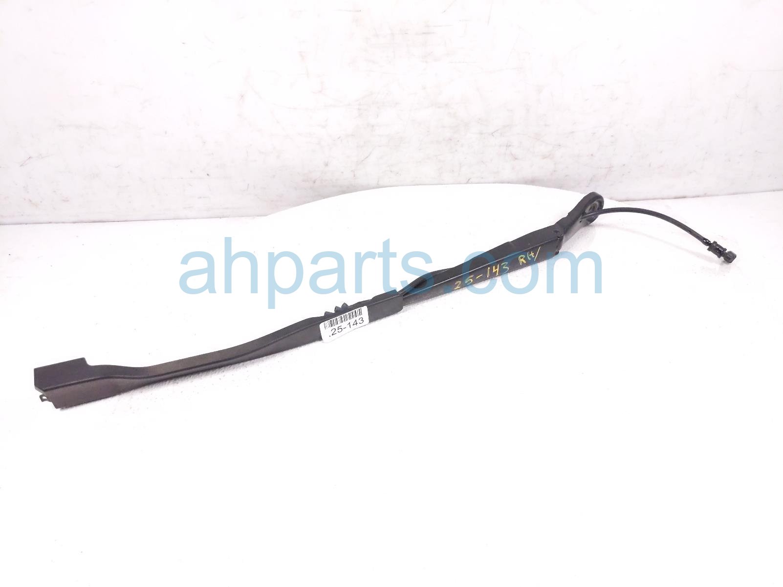 $25 BMW RH WINDSHIELD WIPER ARM